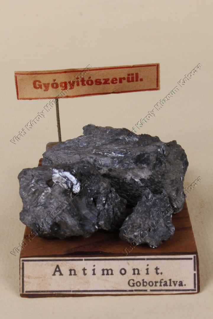 antimonit (Viski Károly Múzeum Kalocsa RR-F)