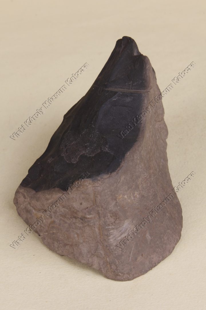 fekete márvány (Viski Károly Múzeum Kalocsa RR-F)