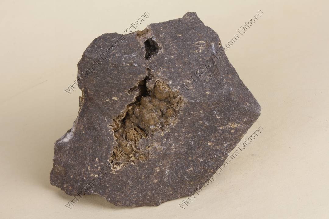 vulkáni kőzet (Viski Károly Múzeum Kalocsa RR-F)