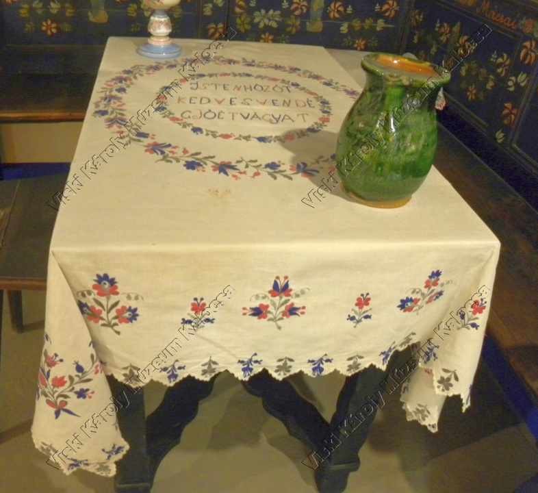 Asztalterítő (Viski Károly Múzeum Kalocsa RR-F)