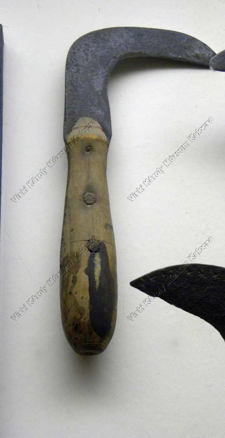 Szőlőmetsző kés, "kocor". (Viski Károly Múzeum Kalocsa RR-F)