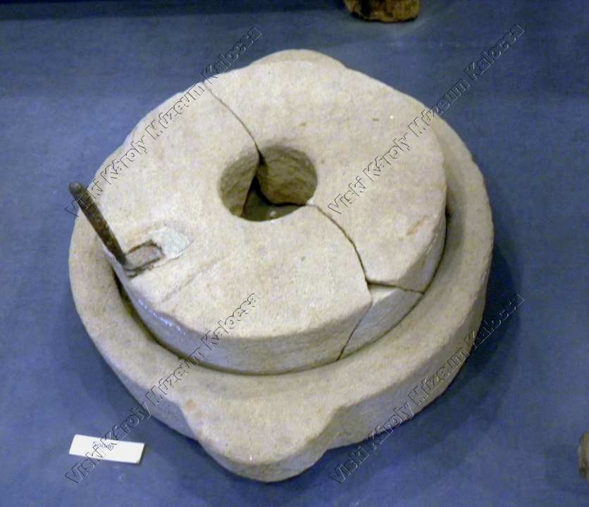 Sóőrlőkő alsó köve (Viski Károly Múzeum Kalocsa RR-F)