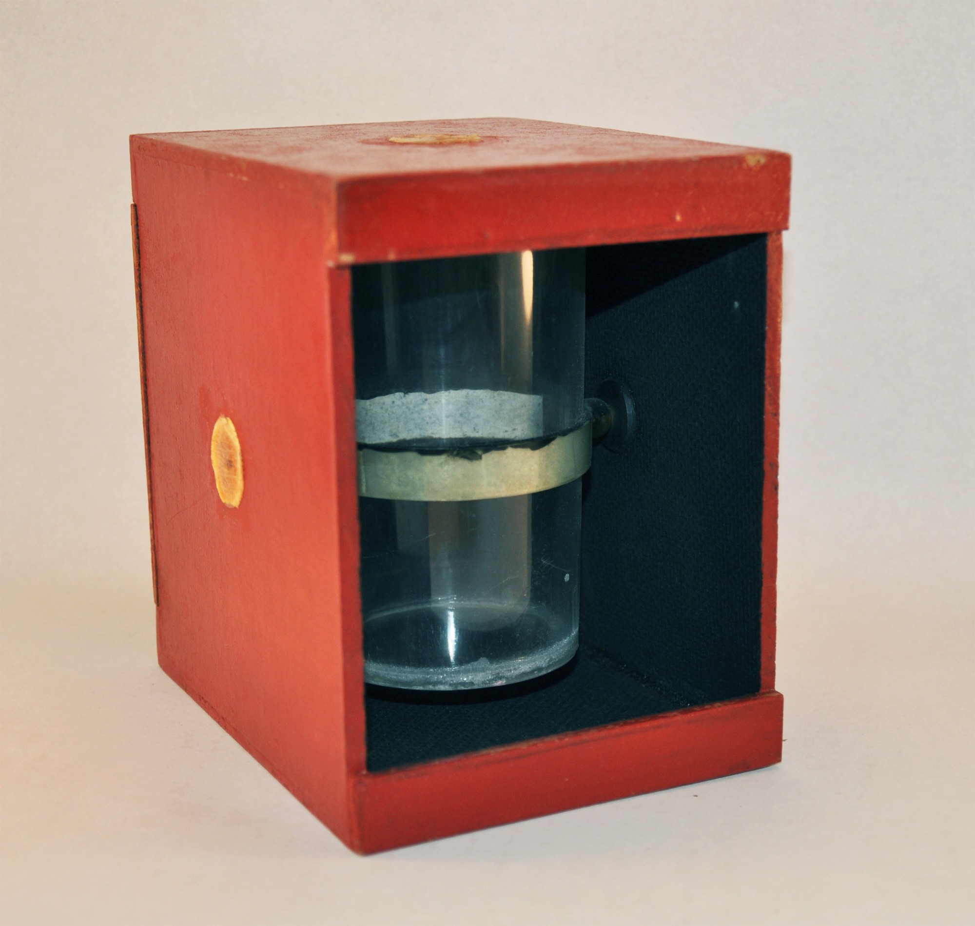 Dobozban átforduló pohár (Kecskeméti Katona József Múzeum CC BY-NC-SA)
