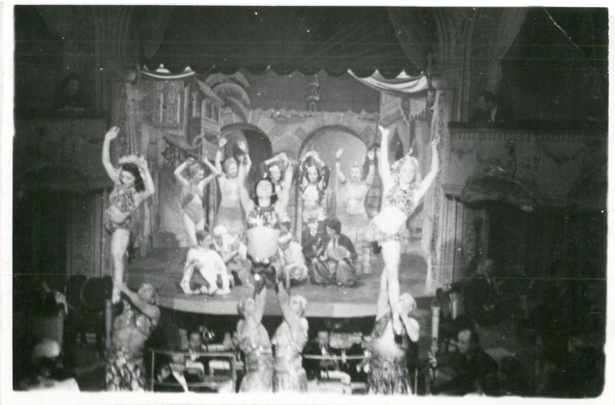 Revü előadás színpadi felvétel (Kecskeméti Katona József Múzeum CC BY-NC-SA)