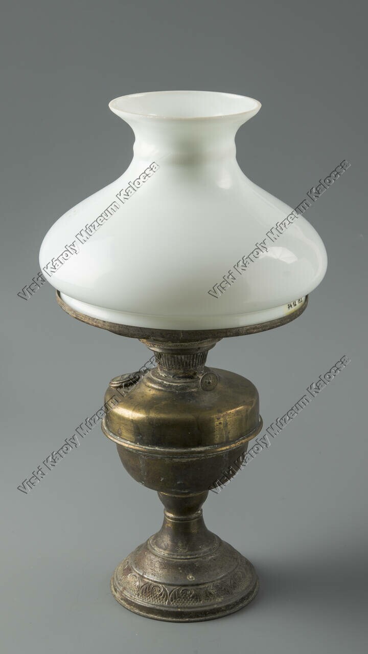 Lámpa, "állólámpa" (Viski Károly Múzeum Kalocsa RR-F)