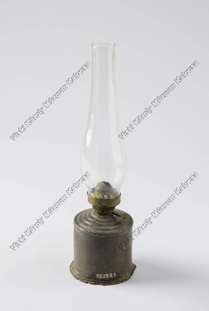 Lámpaüveg, "lámpaüveg". (Viski Károly Múzeum Kalocsa RR-F)