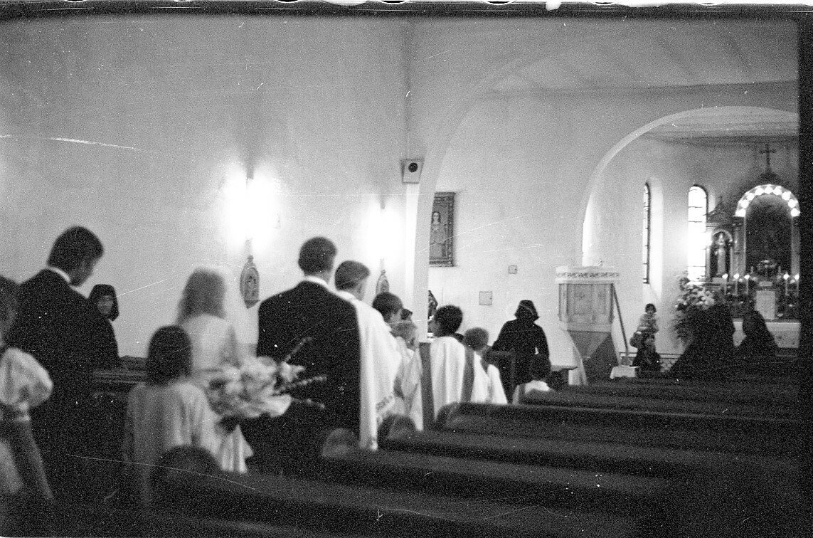 Esküvői menet a templomban (MTA BTK NTI CC BY-NC-SA)