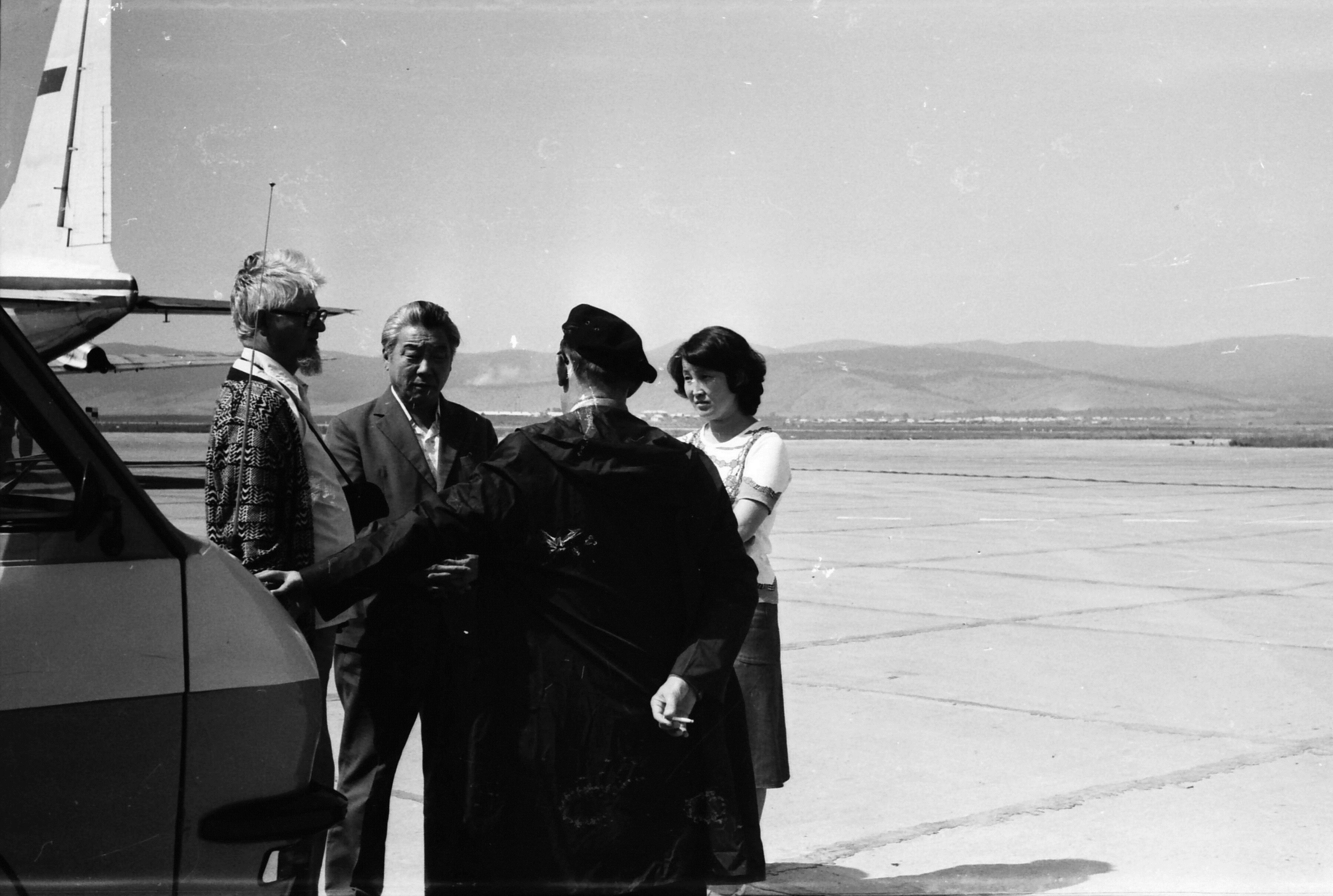 Fogadtatás az ulan-udei repülőtéren, Burjátia (MTA BTK Néprajztudományi Intézet CC BY-NC-SA)