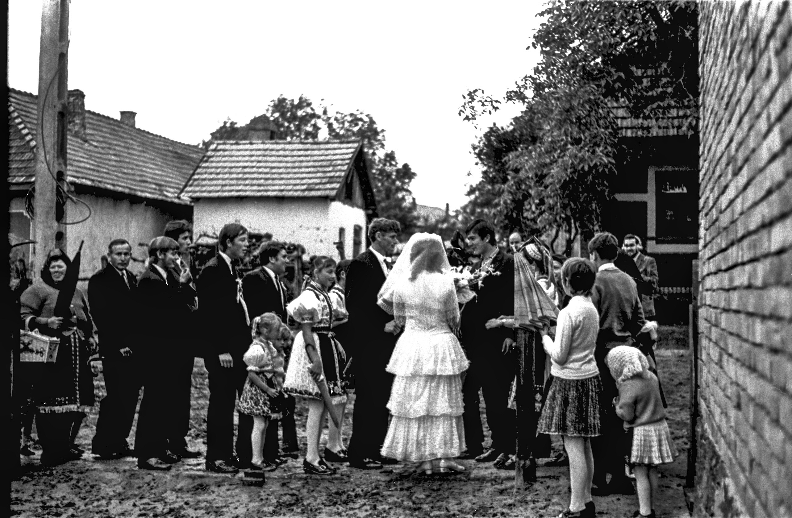 A menyasszonyos és a vőlegényes menet találkozása (MTA BTK NTI CC BY-NC-SA)