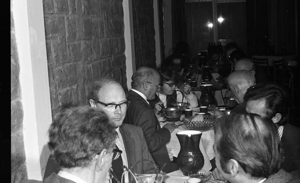 E. N. A. 5 Vacsora. Ropeid, A.; Niederer, F. A.; Niederer, L.; Füzes Endre (MTA BTK NTI CC BY-NC-SA)