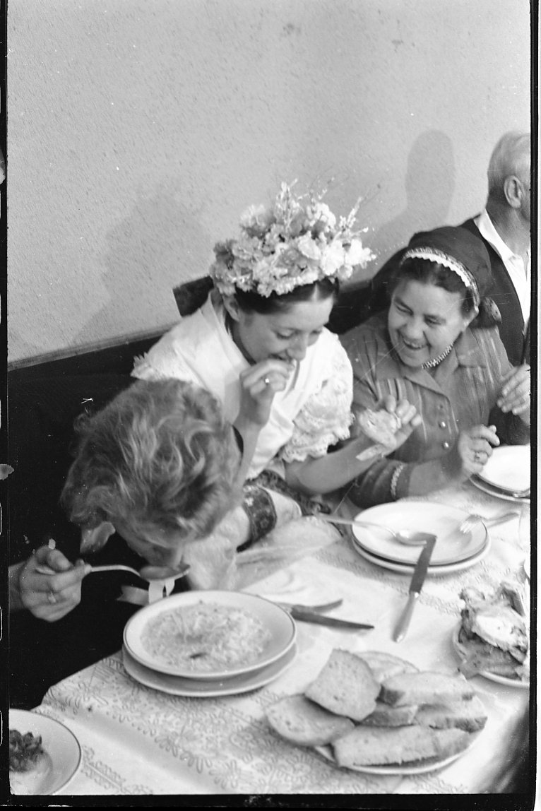 A menyasszonyak is ízlik az étel (MTA BTK NTI CC BY-NC-SA)