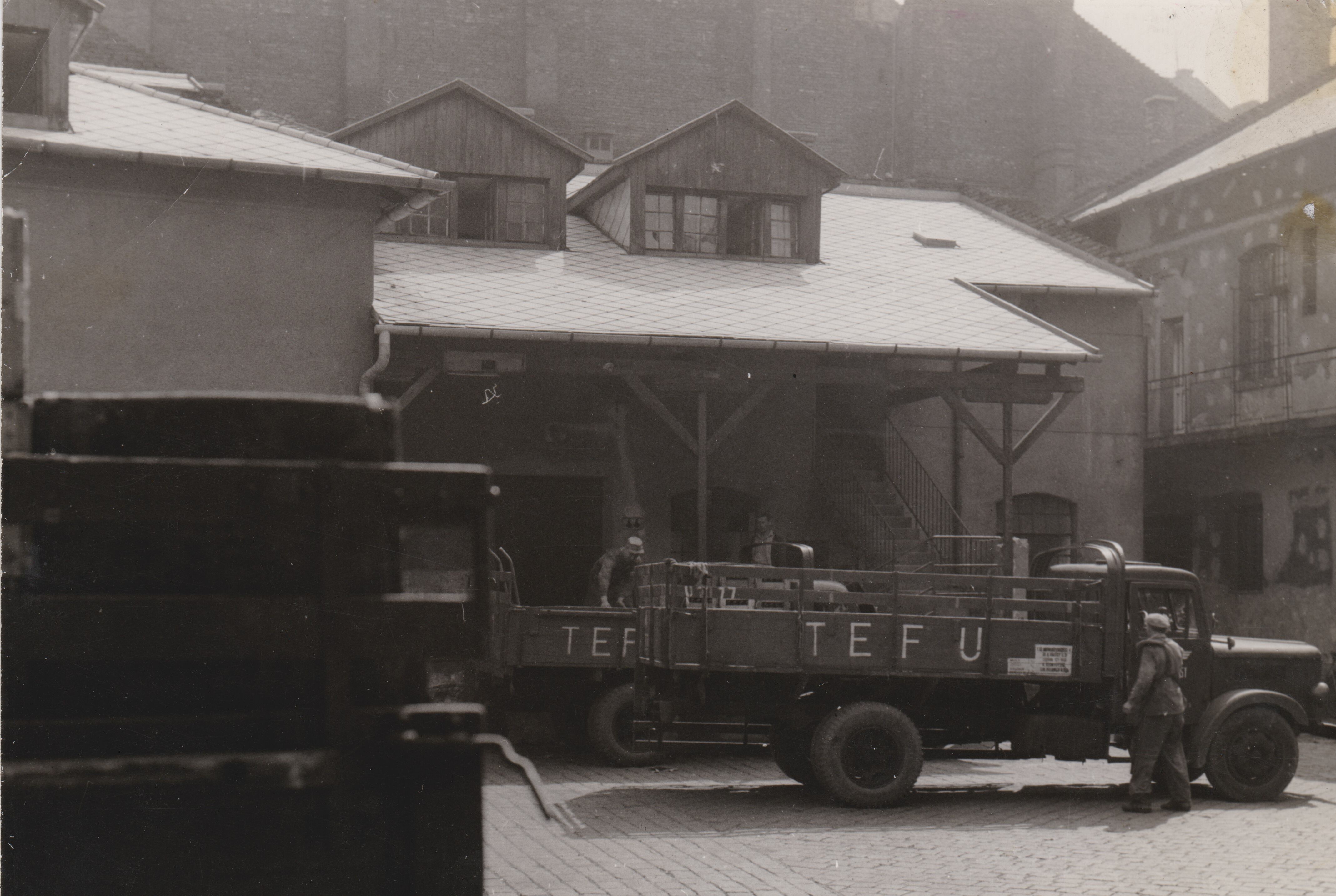 Sörszállítás teherautóval (Dreher Sörgyárak - Dreher Sörmúzeum Söripari Emléktár CC BY-NC-SA)