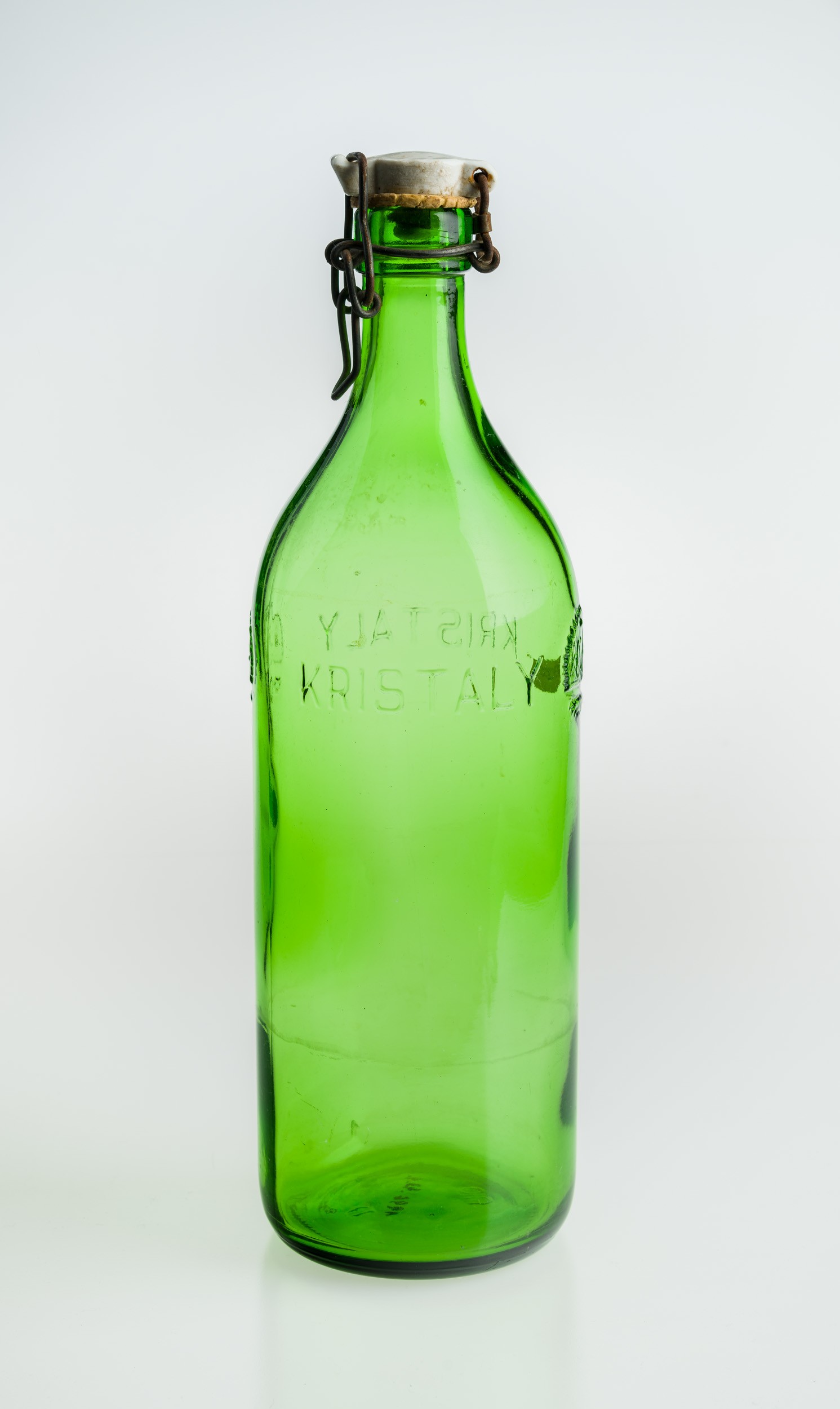 Csattos üveg (Hegyvidéki Helytörténeti Gyűjtemény CC BY-NC-SA)