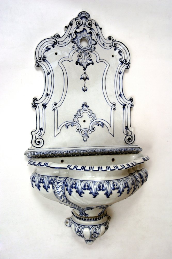 Falikút, porcelán (Budapesti Történeti Múzeum CC BY-NC-SA)