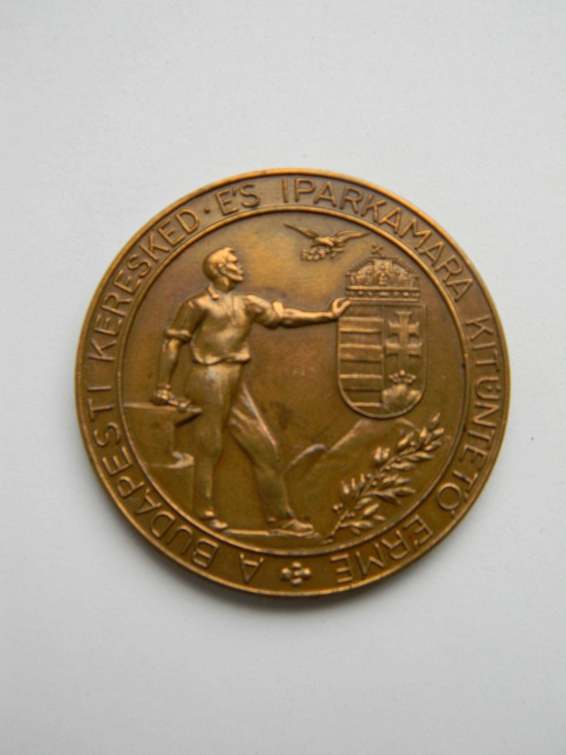 A Budapesti Kereskedelmi és Iparkamara kitüntet&#337; érme (Magyar Kereskedelmi és Vendéglátóipari Múzeum CC BY-NC-SA)
