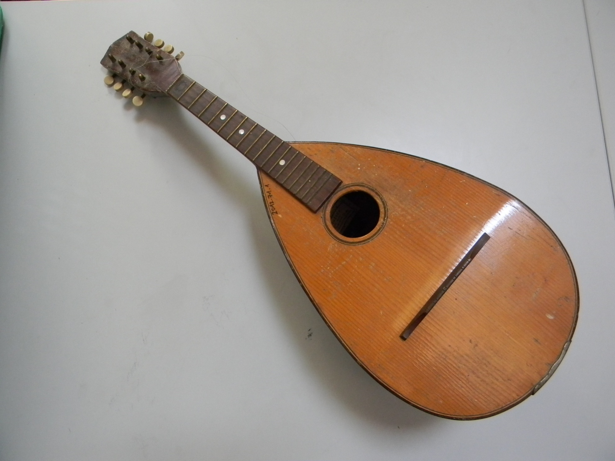 Hangszer, mandolin (Magyar Kereskedelmi és Vendéglátóipari Múzeum CC BY-NC-SA)