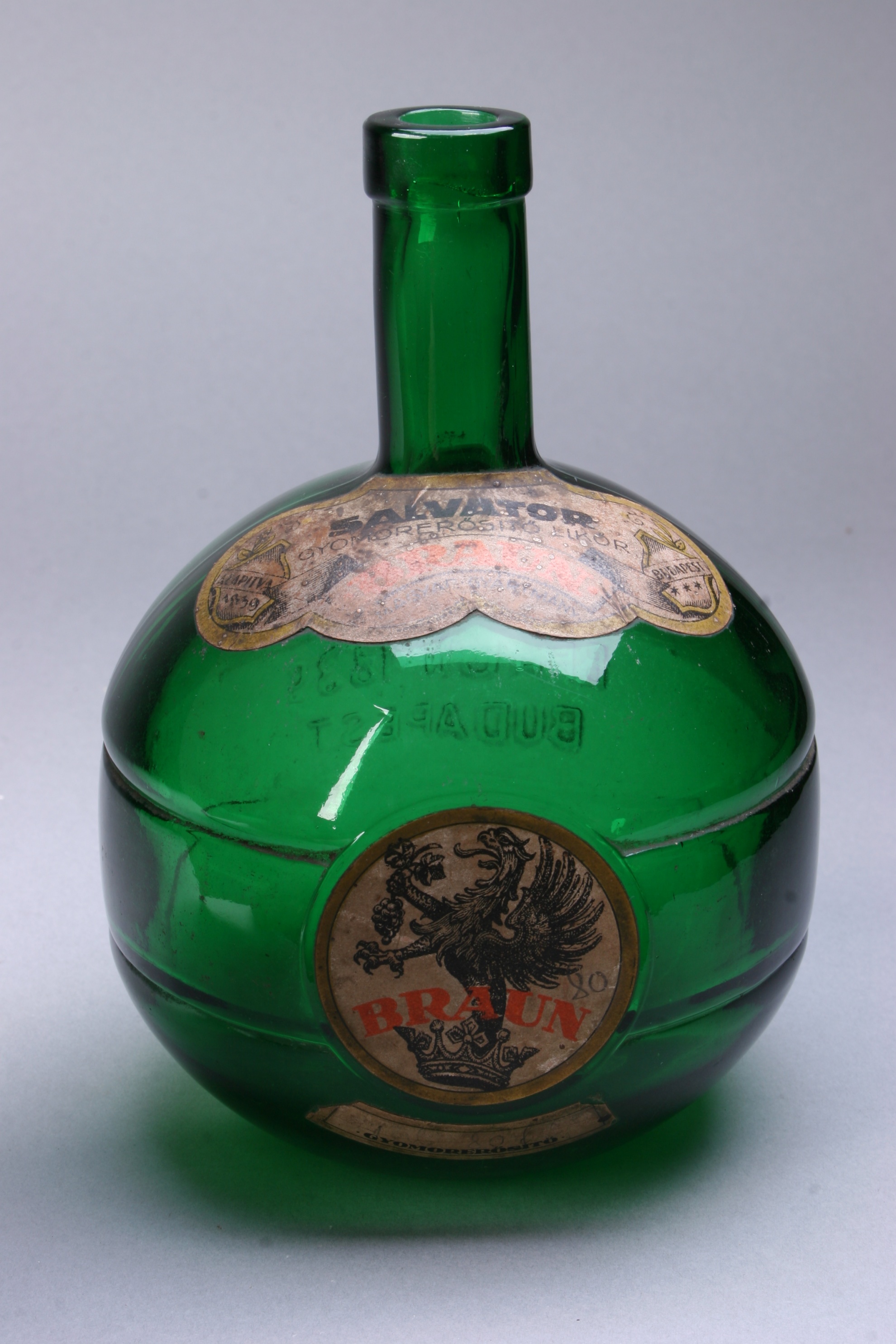 Braun Salvator likőrösüveg (Magyar Kereskedelmi és Vendéglátóipari Múzeum CC BY-NC-SA)