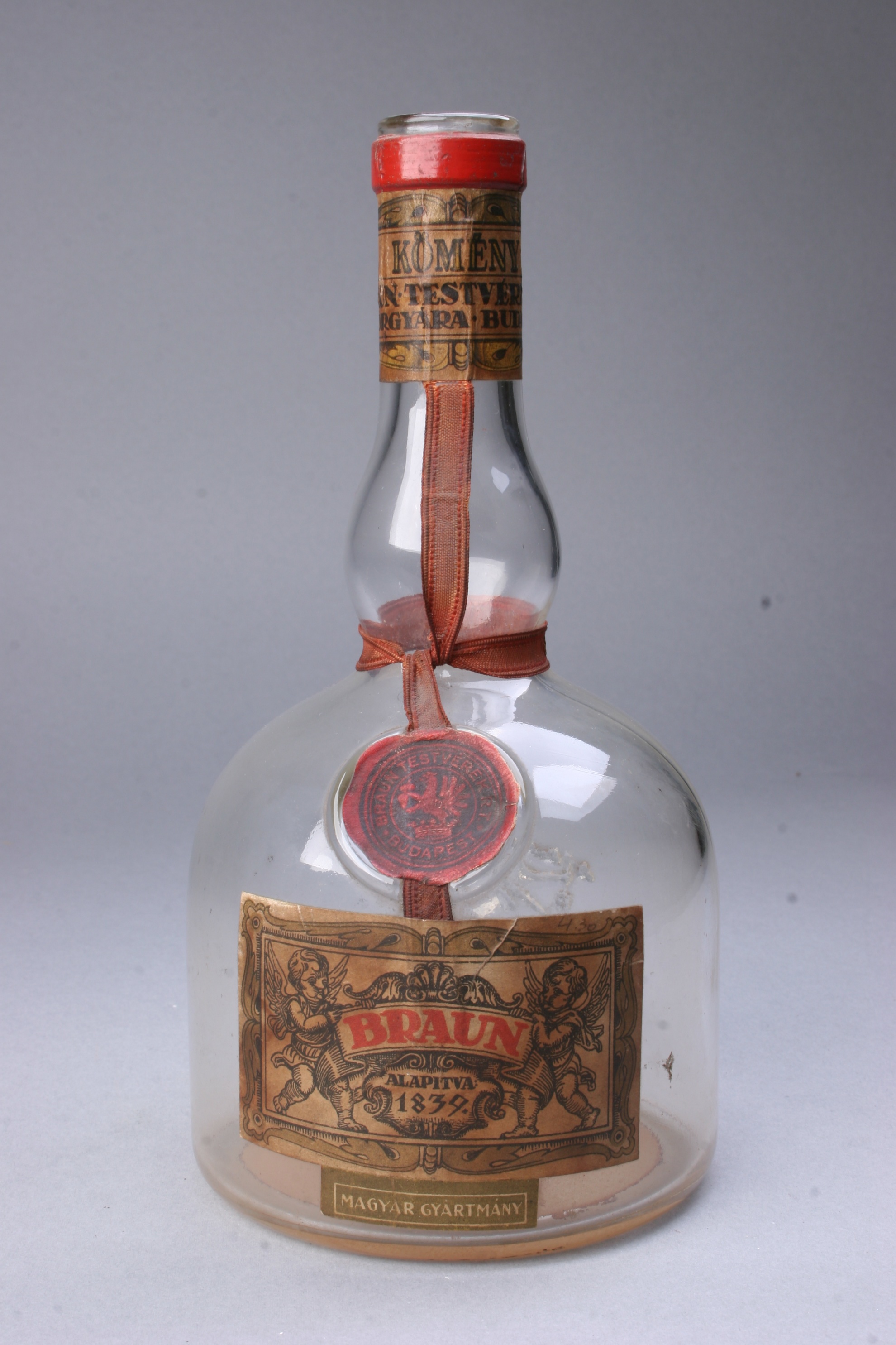 Braun Kömény likőr üvege (Magyar Kereskedelmi és Vendéglátóipari Múzeum CC BY-NC-SA)