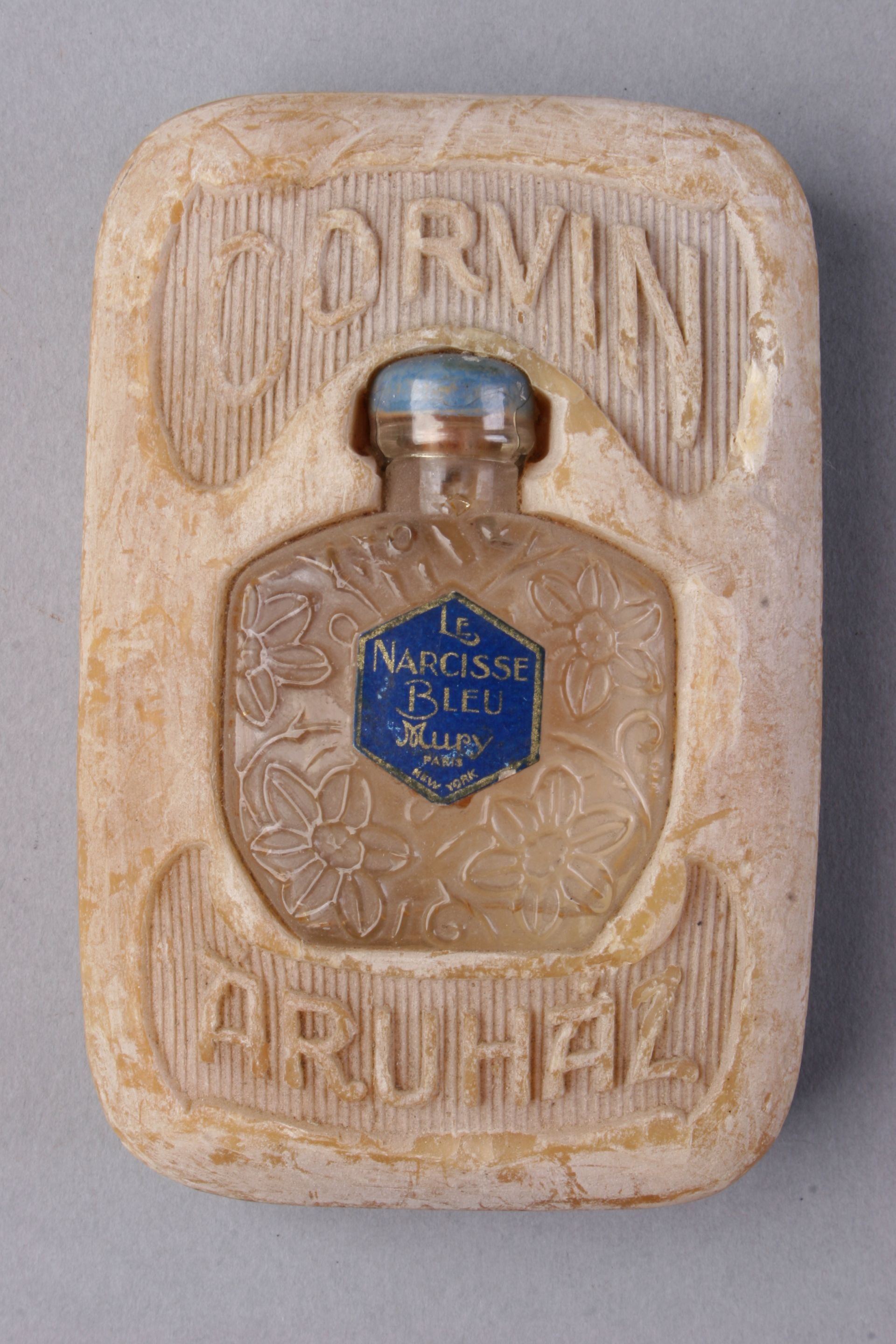Corovin Áruház reklámajándék szappan parfümmel (Magyar Kereskedelmi és Vendéglátóipari Múzeum CC BY-NC-SA)