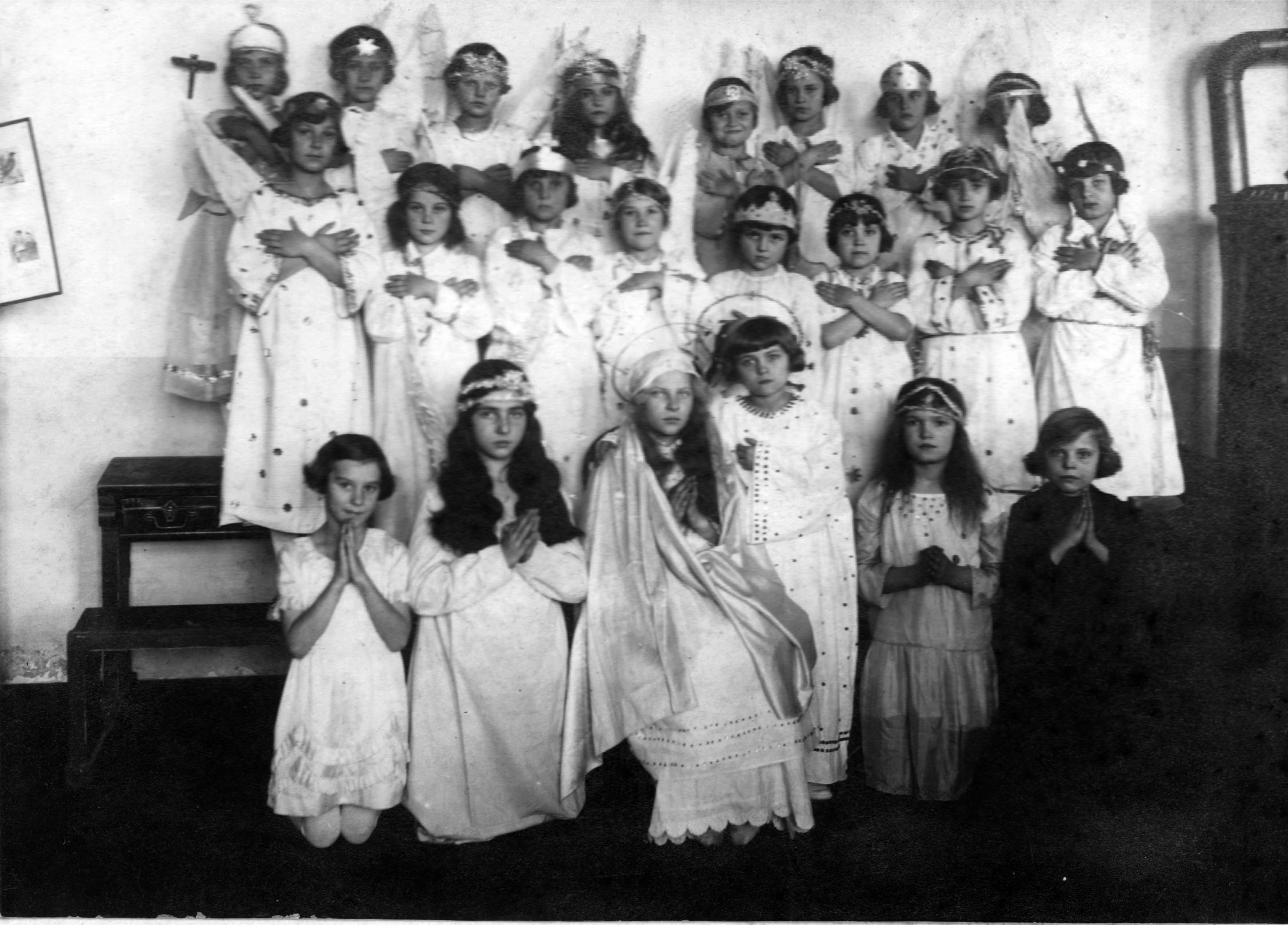 Betlehemes Játék szereplői 1904-06 körül (Cziffra György Nagytétényi Kulturális Központ - Helytörténeti Gyűjtemény CC BY-NC-SA)