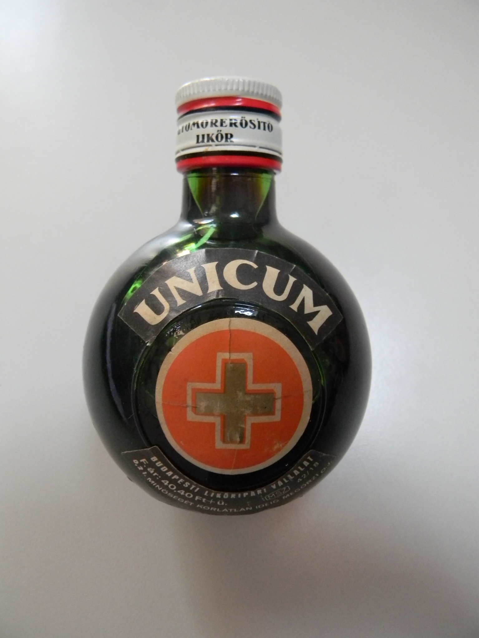 Unicum likőrös üveg (Magyar Kereskedelmi és Vendéglátóipari Múzeum CC BY-NC-SA)