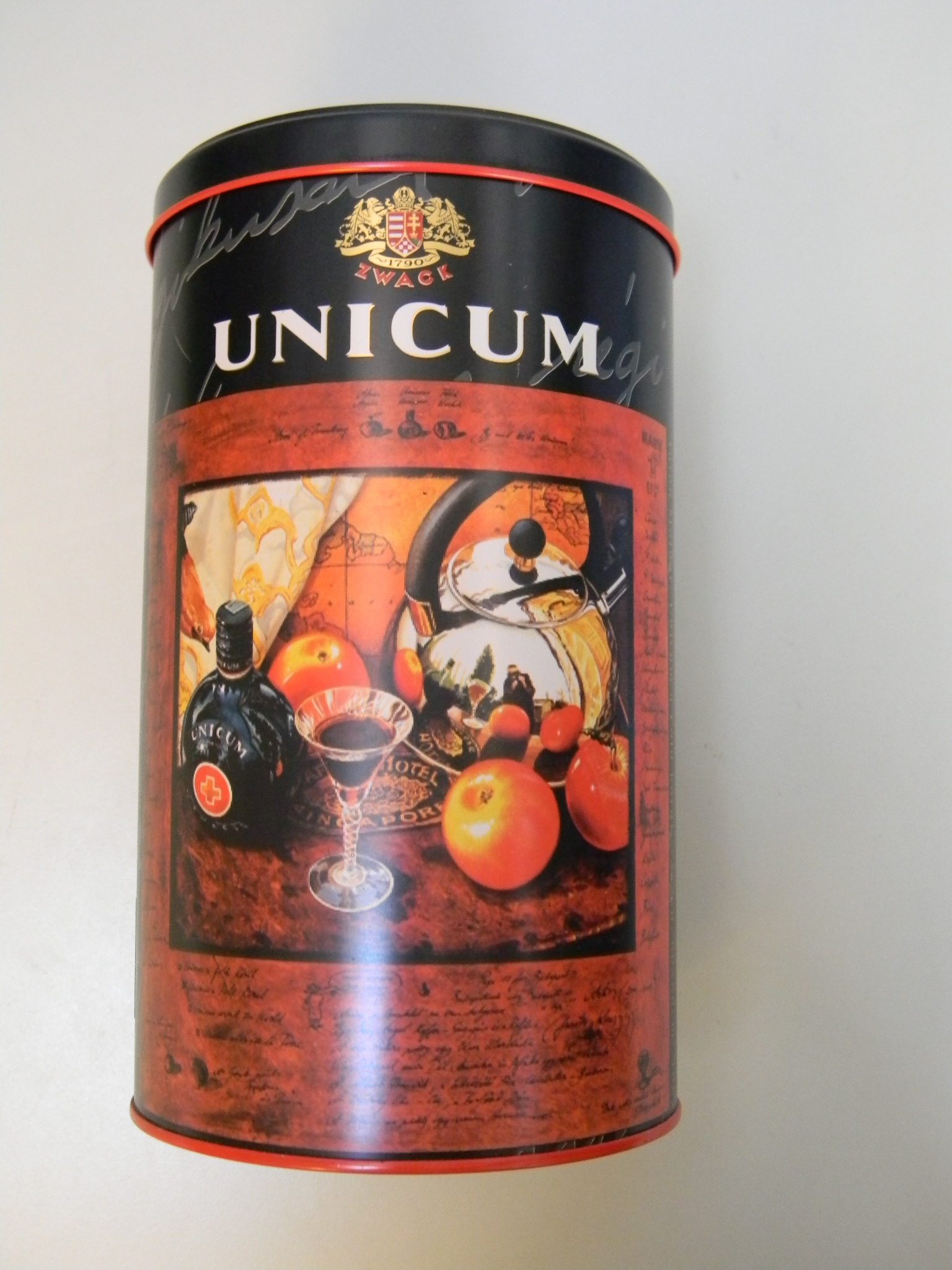 Unicumos díszdoboz (Magyar Kereskedelmi és Vendéglátóipari Múzeum CC BY-NC-SA)