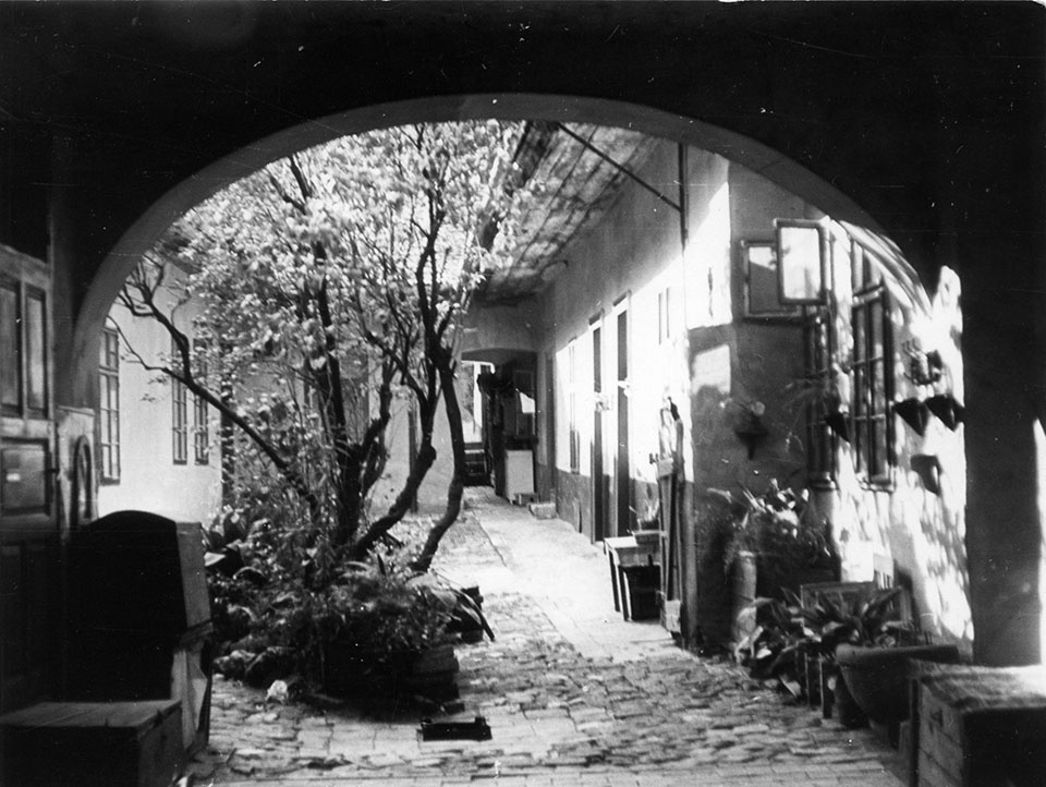 Lakóház belső udvaráról készített felvétel (Óbudai Múzeum CC BY-NC-SA)