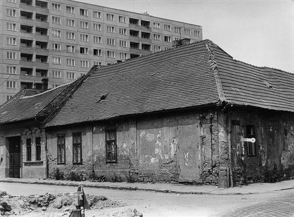 Romos sarki lakóház utcafronti felvétele (Óbudai Múzeum CC BY-NC-SA)