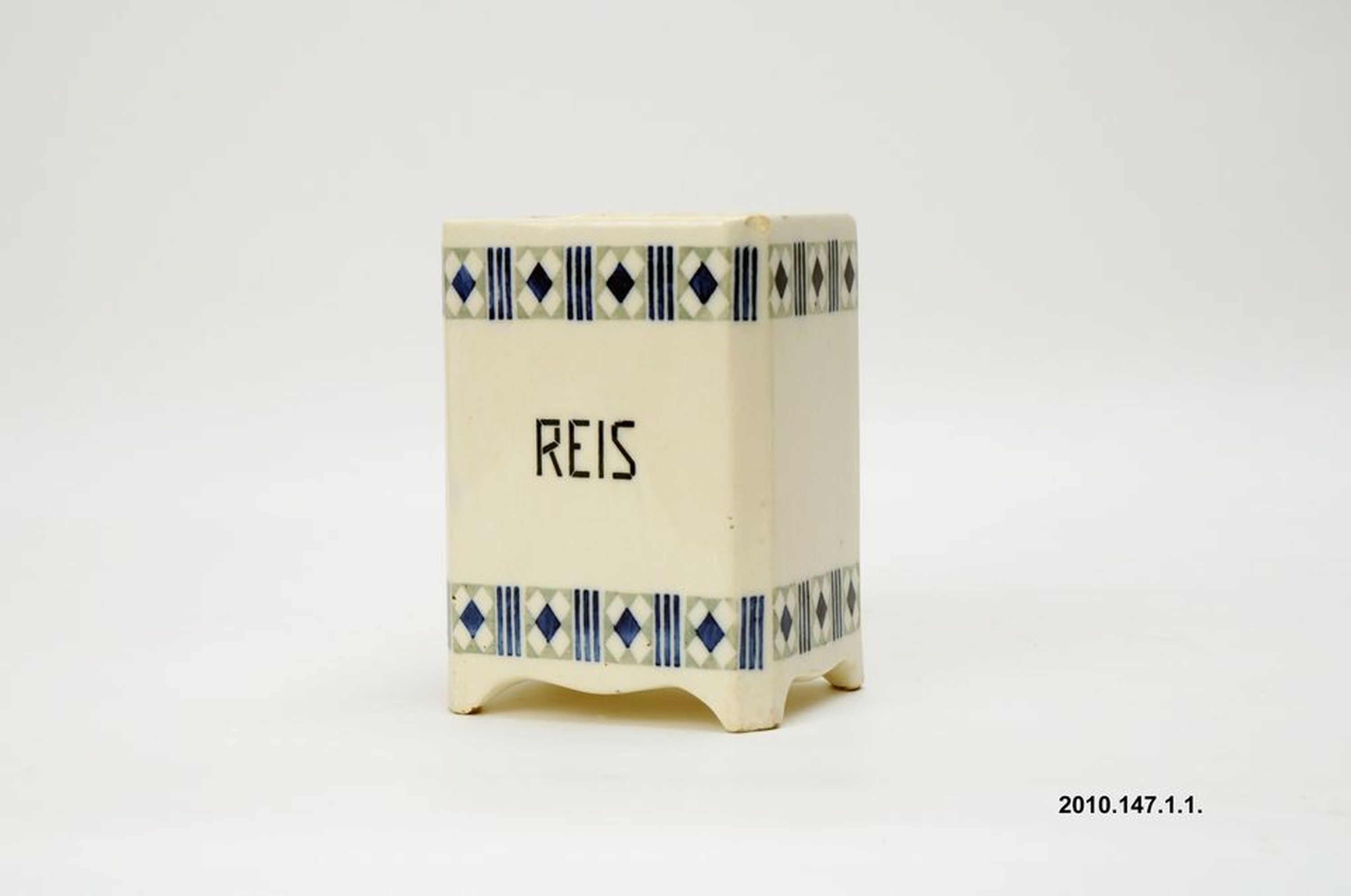 Kerámia fűszertartó "Reis" felirattal (Óbudai Múzeum CC BY-NC-SA)