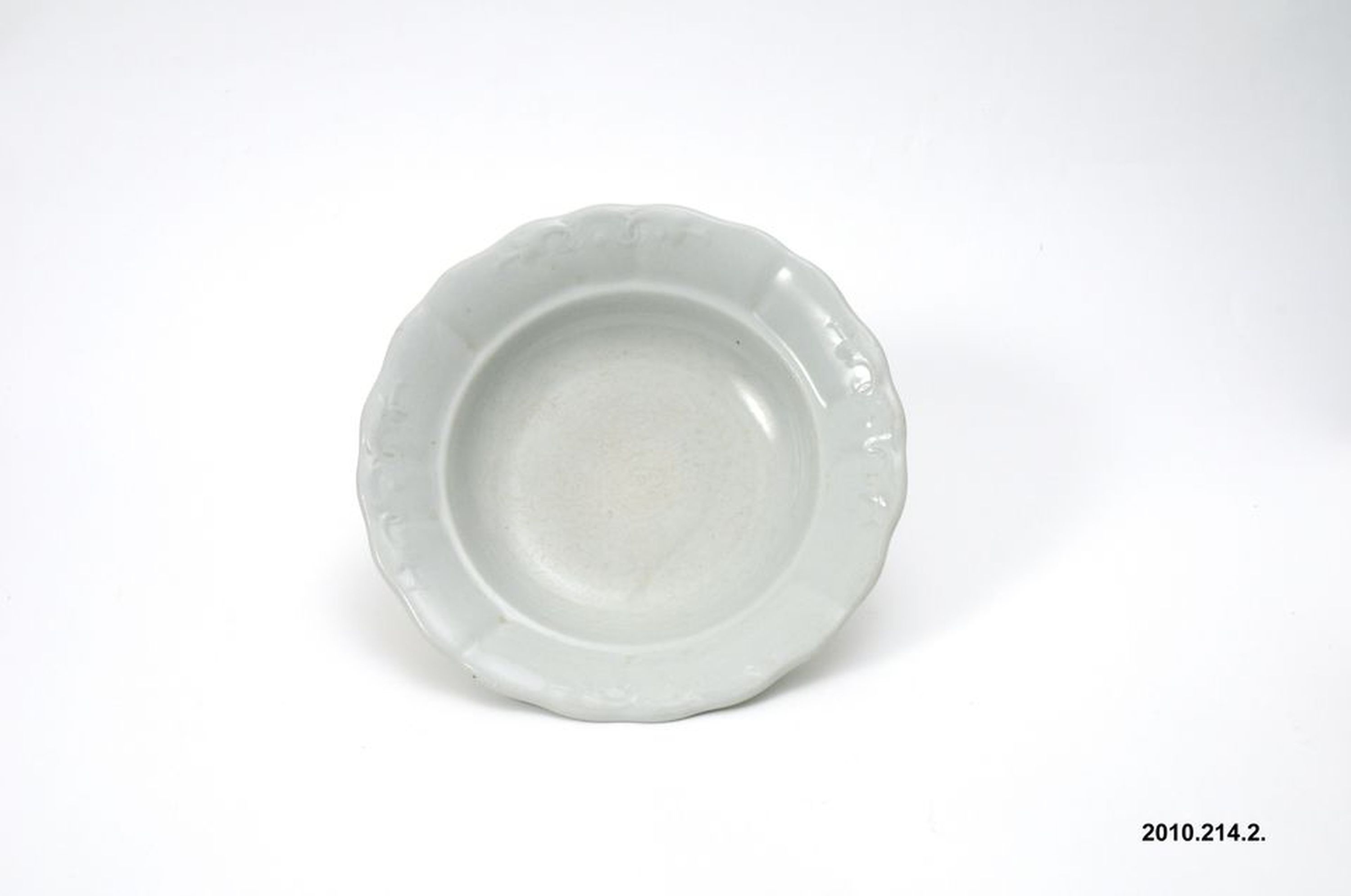 Porcelán levesestányér (Óbudai Múzeum CC BY-NC-SA)
