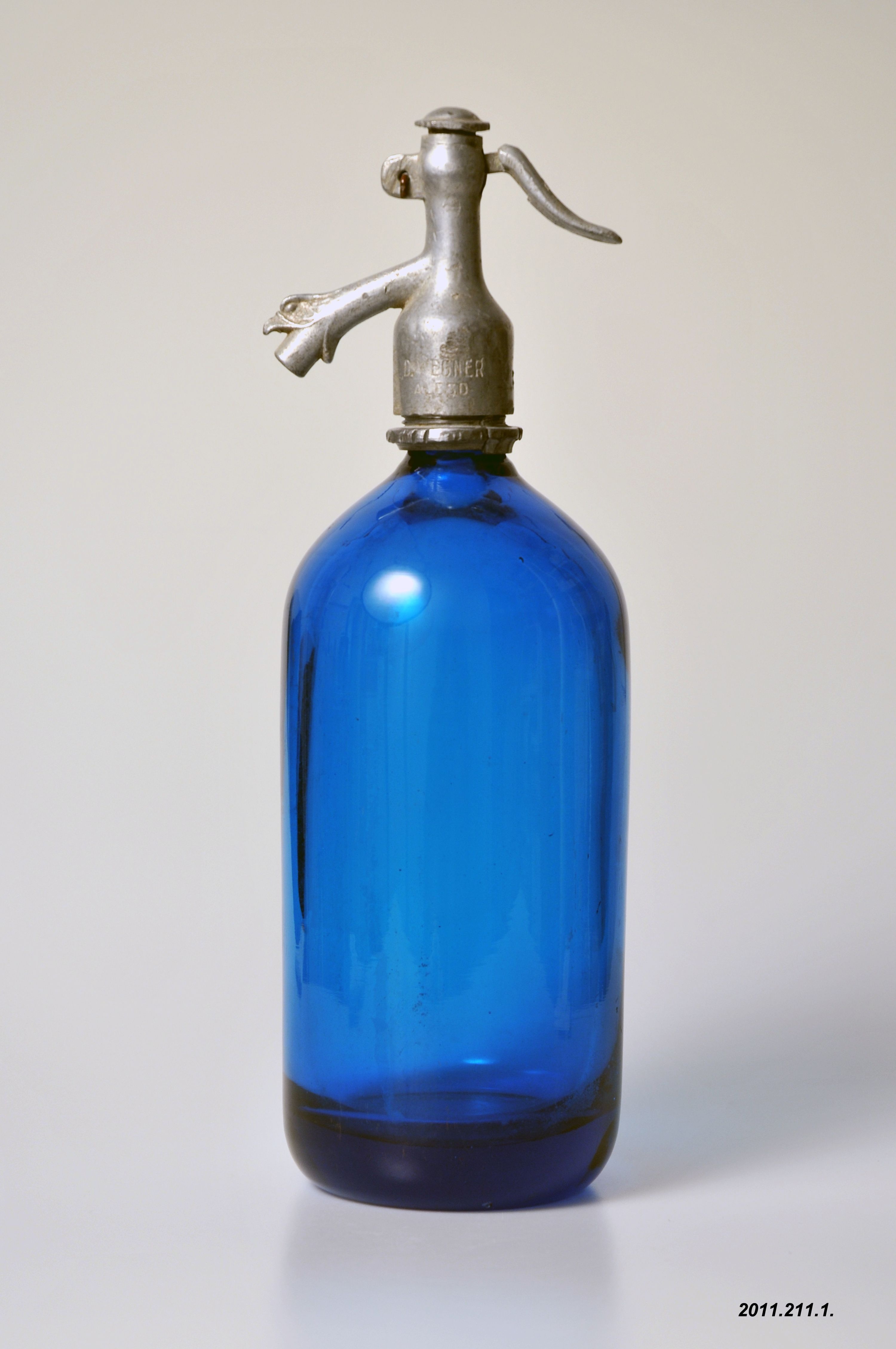 Sasfejes szódásüveg (Óbudai Múzeum CC BY-NC-SA)
