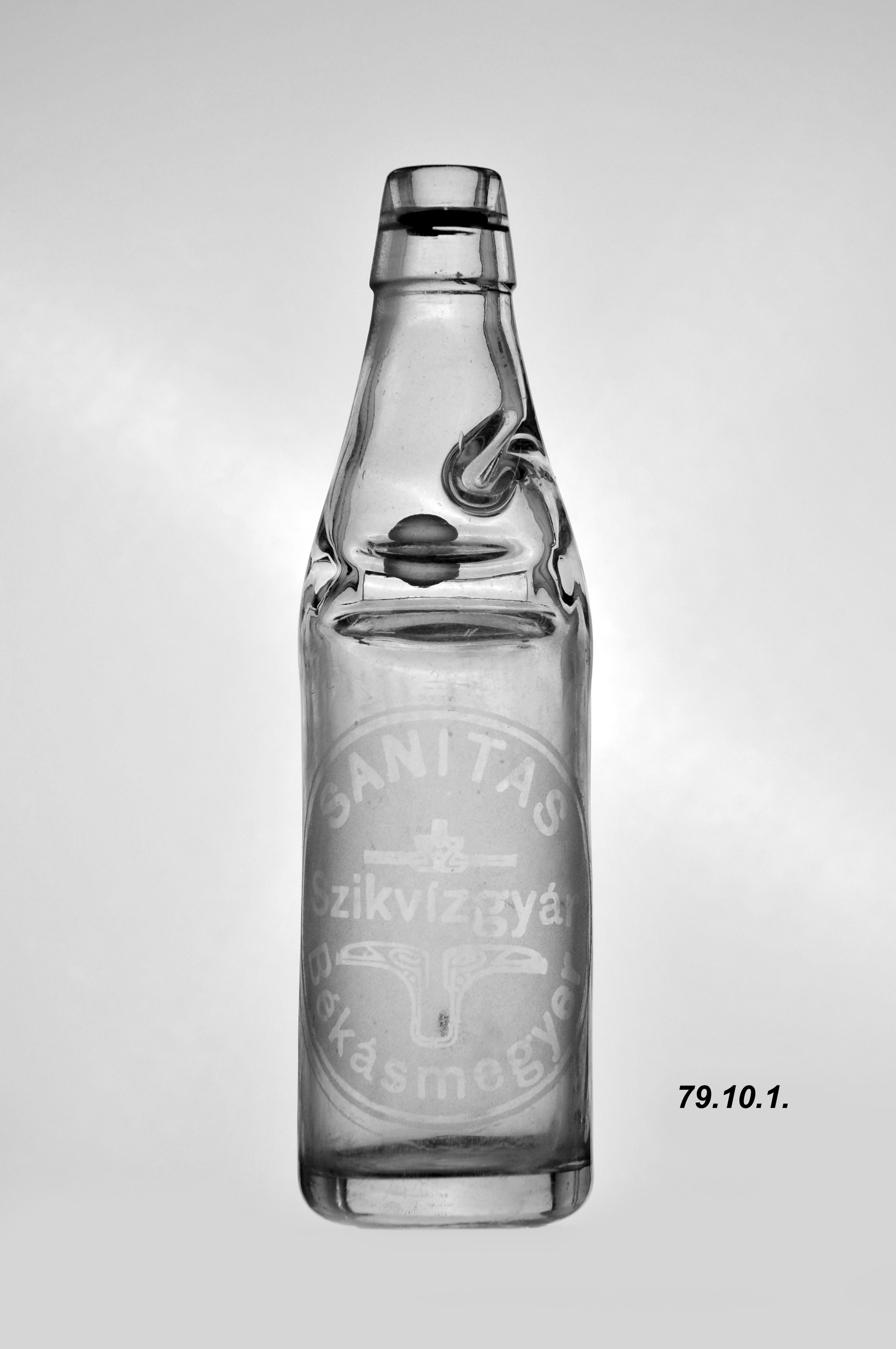 Szörpösüveg, csaliüveg, Sanitas Szikvízgyár, Békásmegyer (Óbudai Múzeum CC BY-NC-SA)