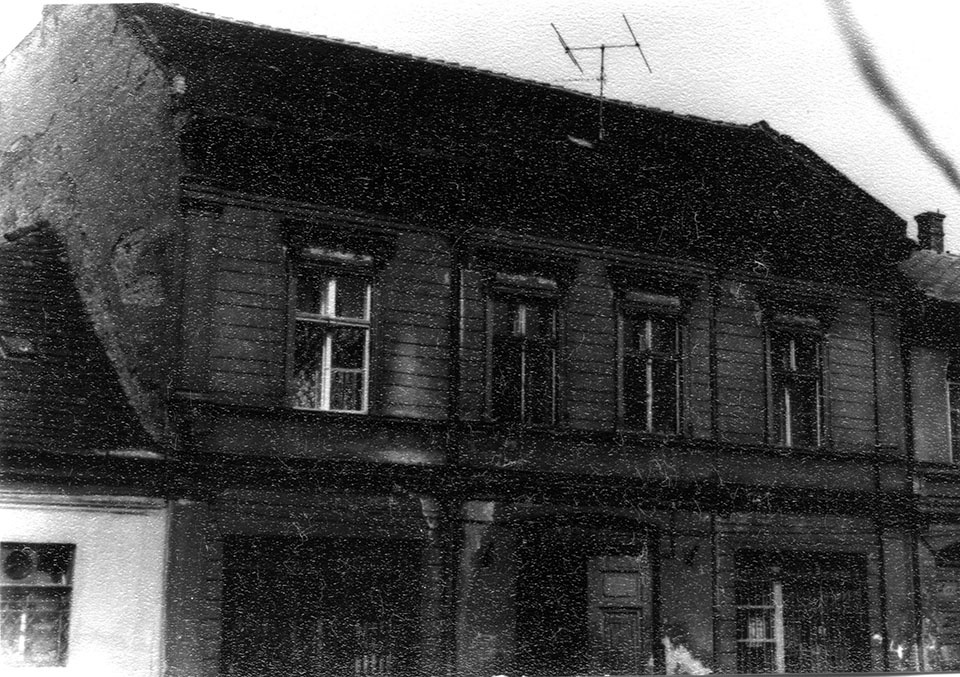 Emeletes épület homlokzatáról készített felvétel (Óbudai Múzeum CC BY-NC-SA)