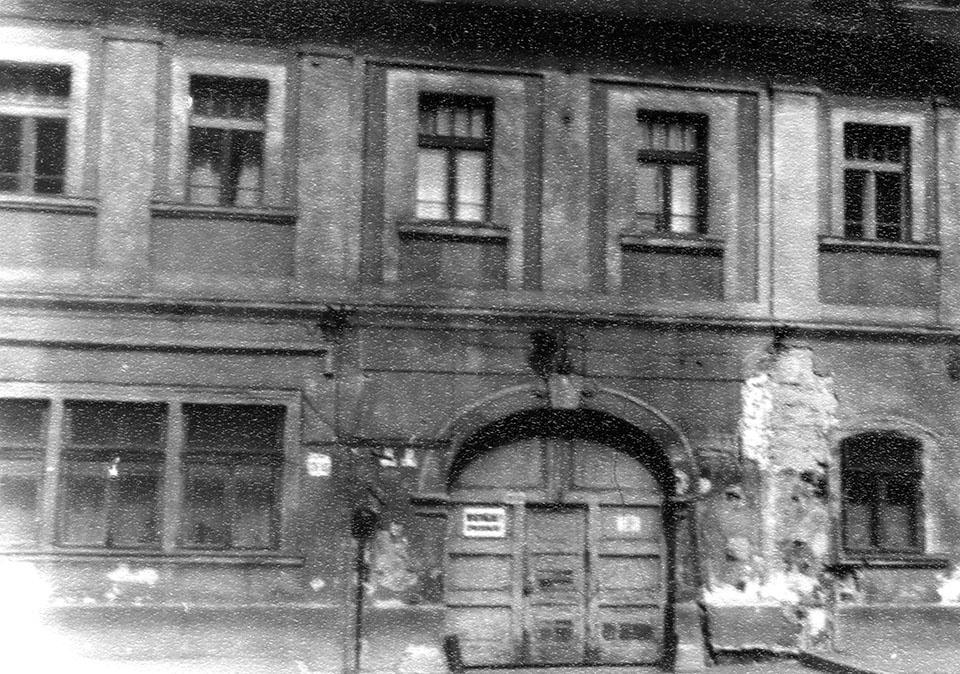 Óbudai lakóház utcafrontjáról készített felvétel (Óbudai Múzeum CC BY-NC-SA)