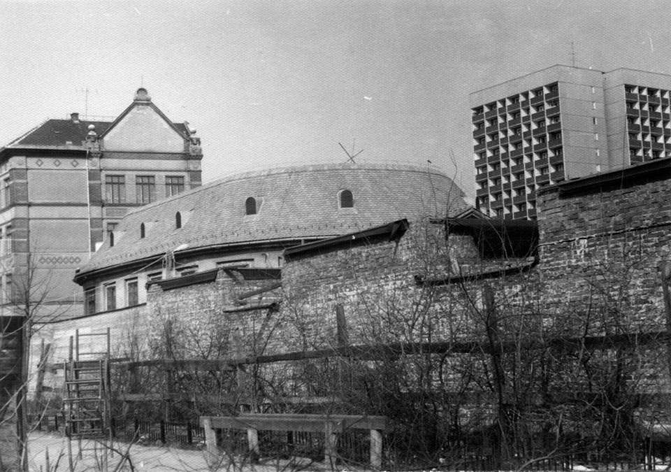 Utcakép a Selyemgombolyító épületével (Óbudai Múzeum CC BY-NC-SA)