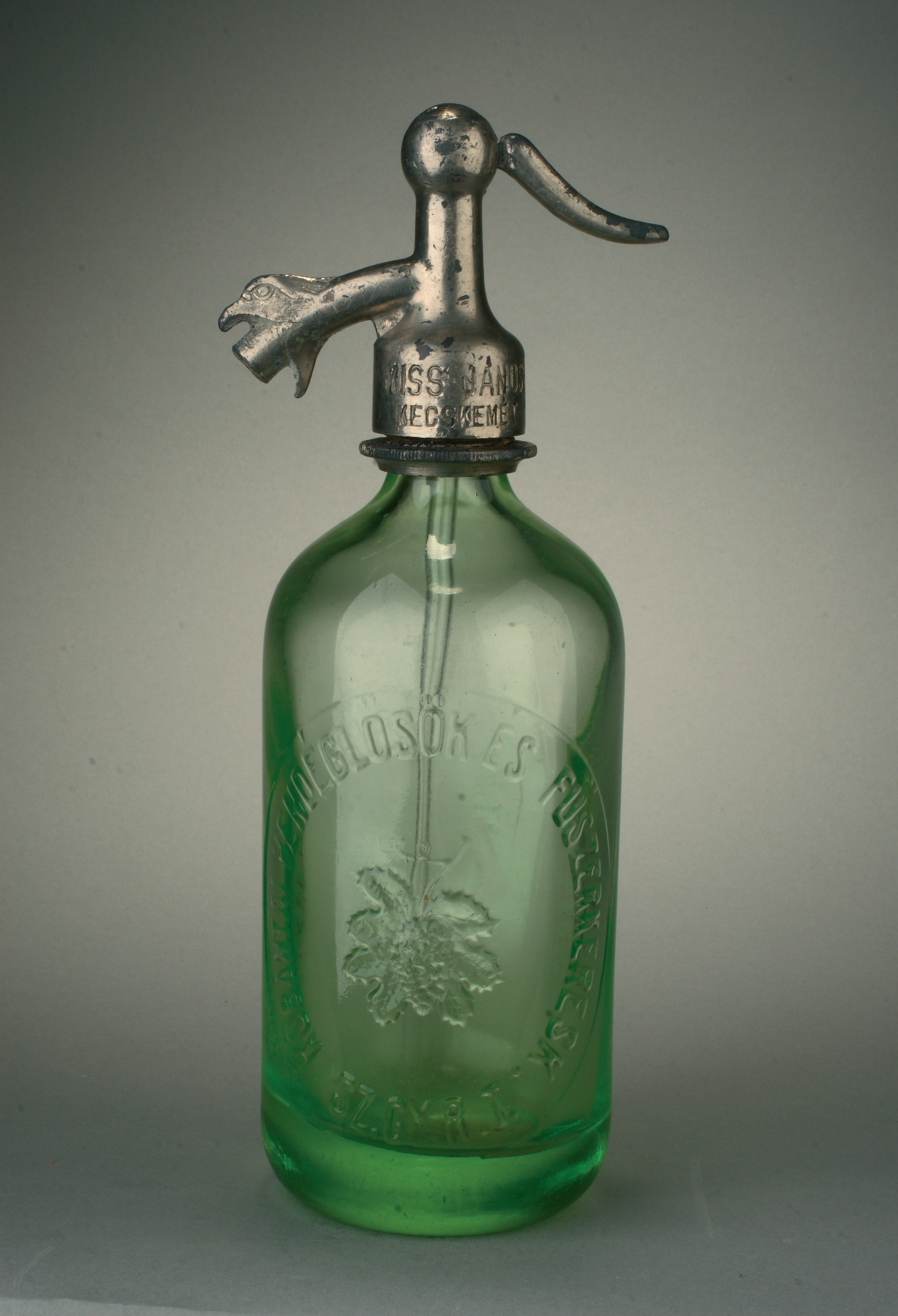 Szódavizes palackról készült fénykép (Magyar Kereskedelmi és Vendéglátóipari Múzeum CC BY-NC-SA)