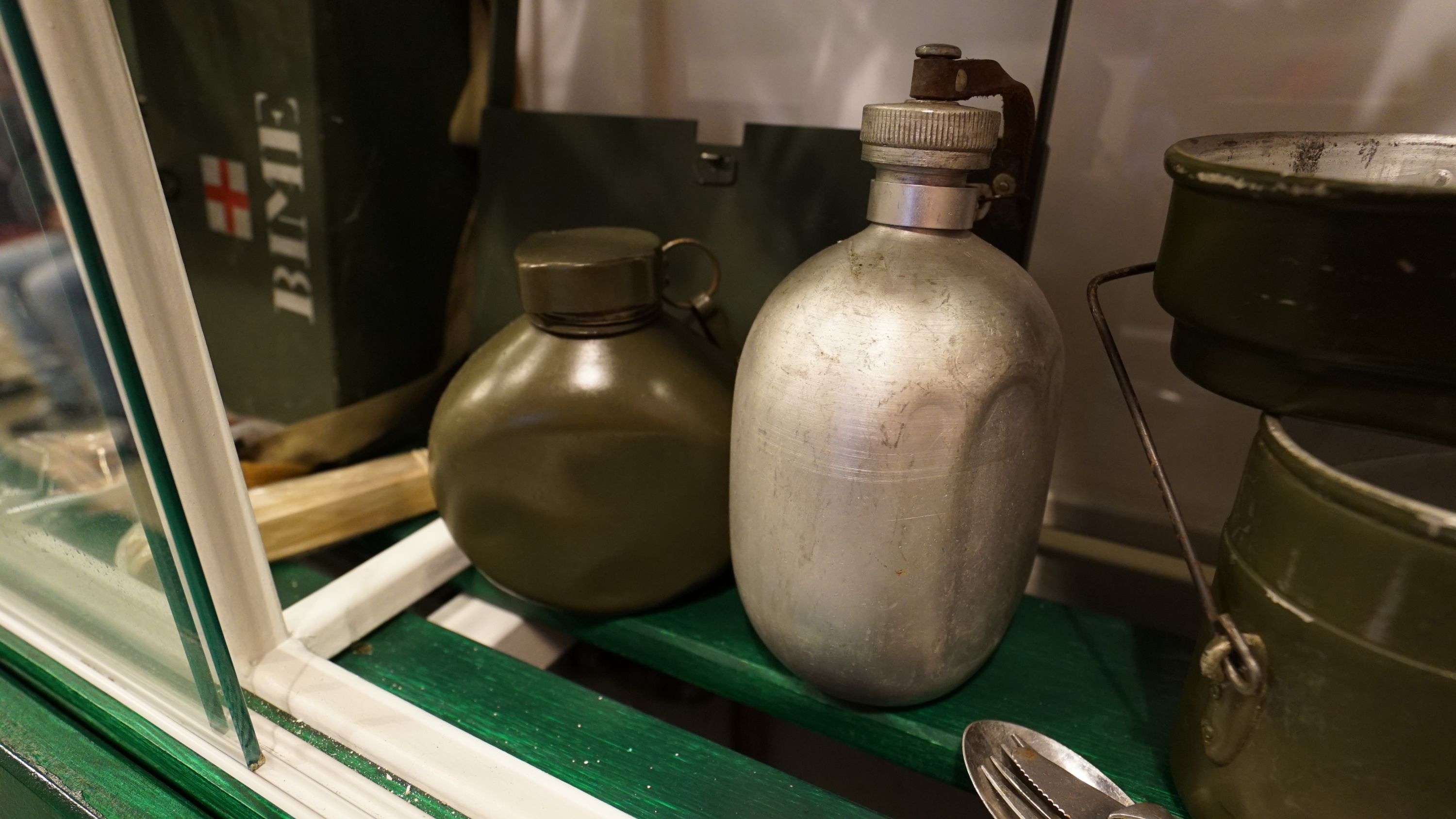 Katonai kulacsok (Sziklakórház Atombunker Múzeum CC BY-NC-SA)