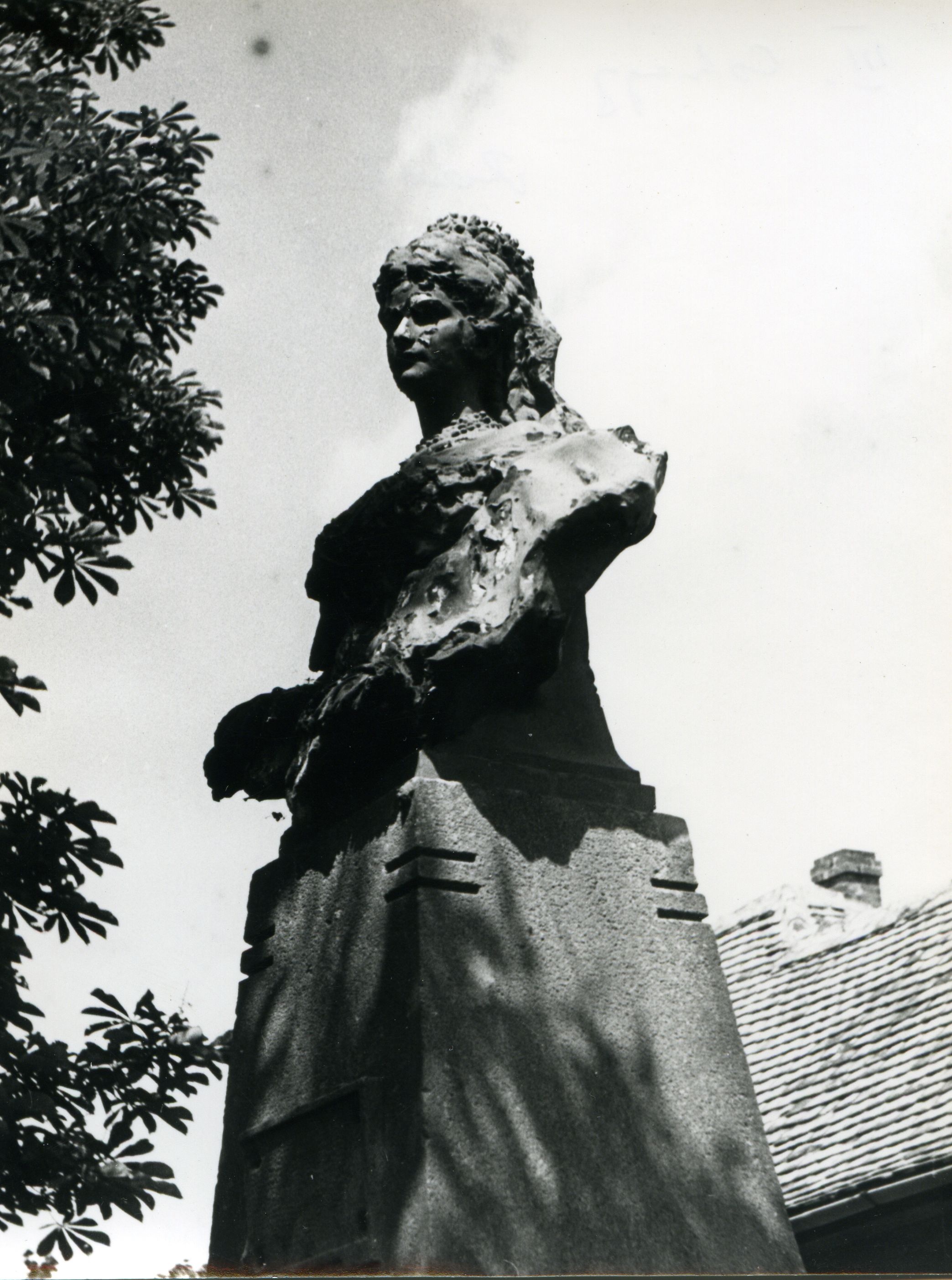 Erzsébet Királyné mellszobráról készített felvétel (Óbudai Múzeum CC BY-NC-SA)