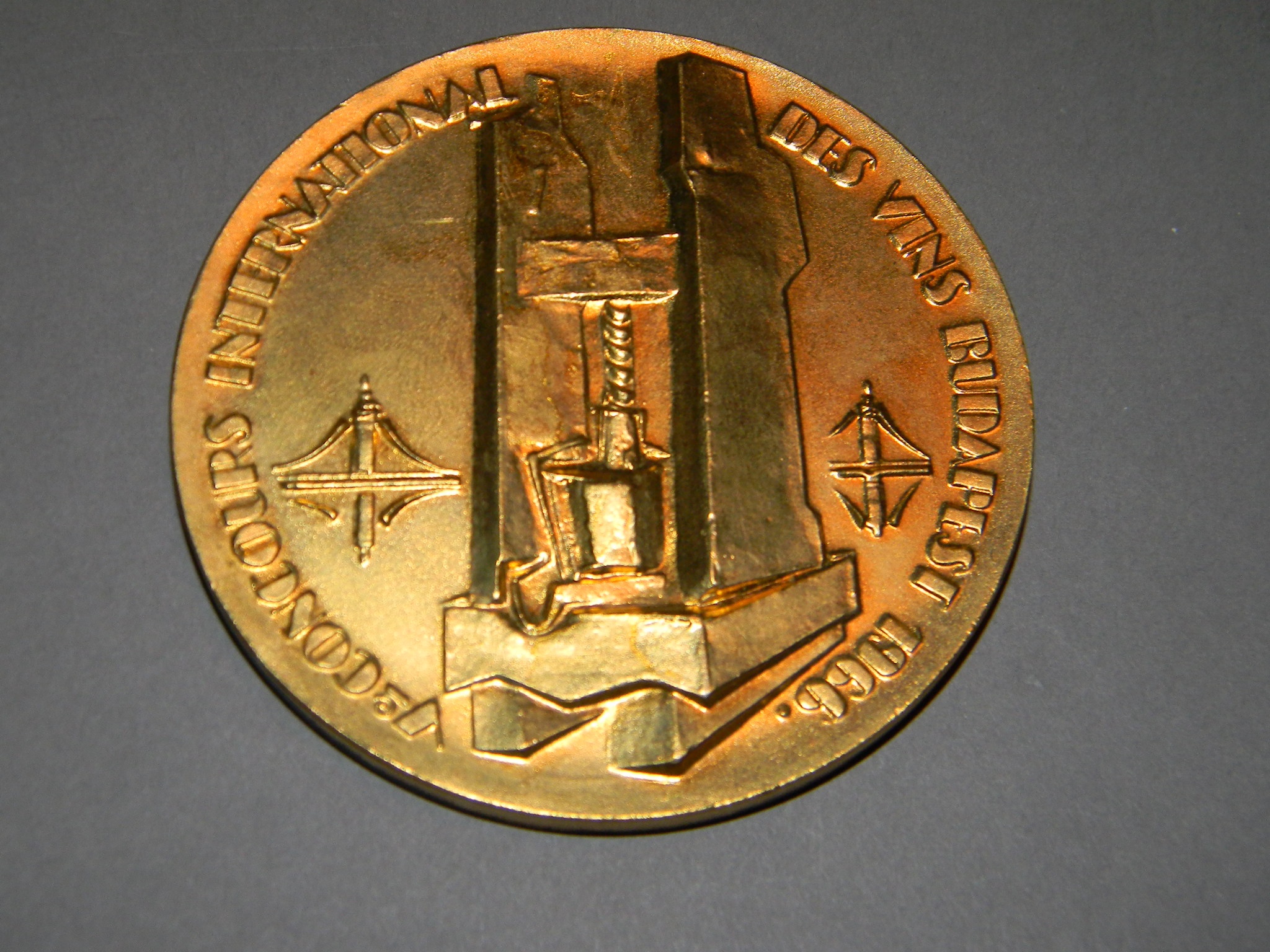 V. Nemzetközi Borverseny Budapest jutalomérme, 1966 (Magyar Kereskedelmi és Vendéglátóipari Múzeum CC BY-NC-SA)