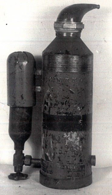 6 kg-os porral oltó (Katasztrófavédelem Központi Múzeuma CC BY-NC-SA)