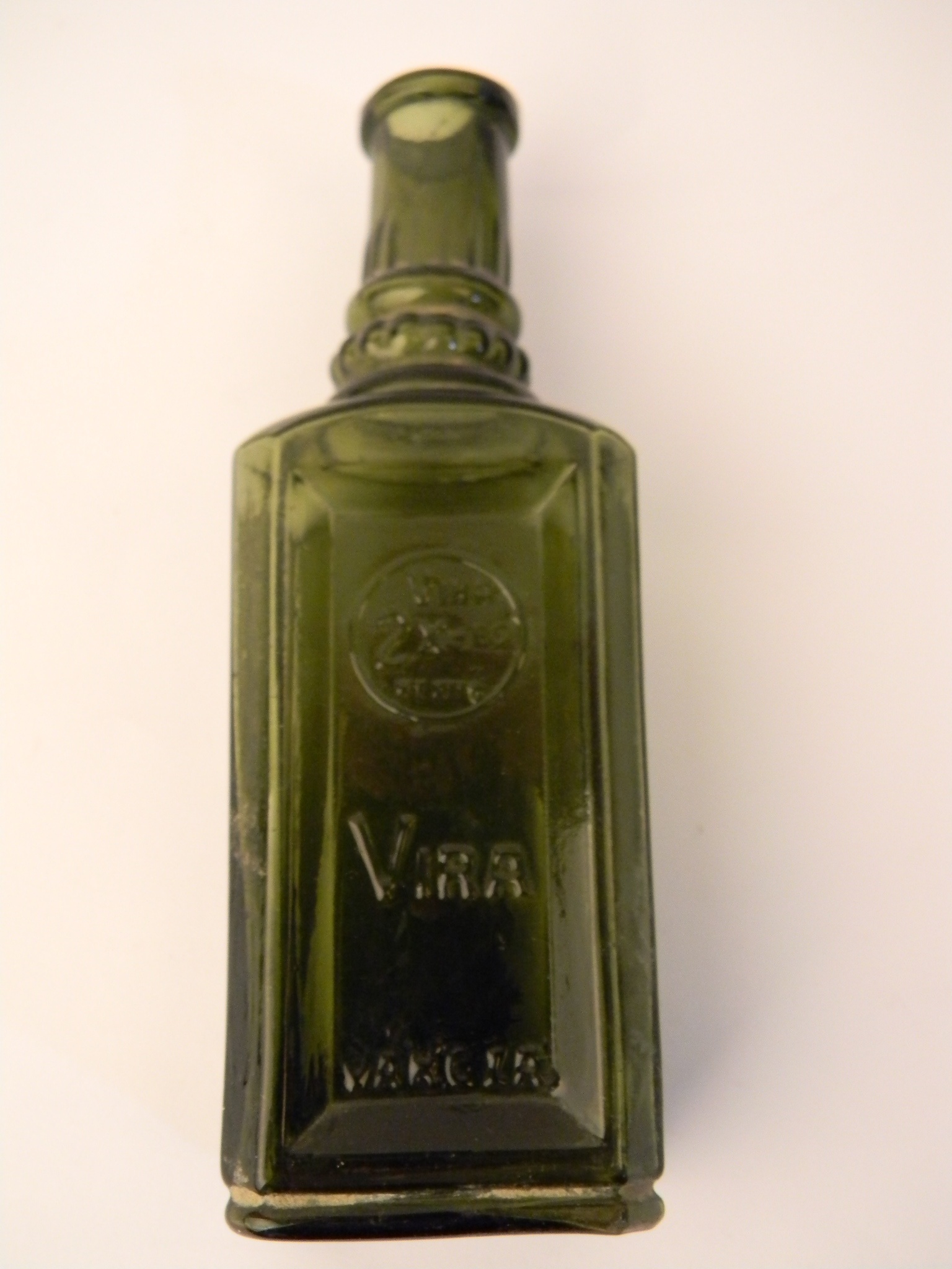 Váncza kékítős üveg (Magyar Kereskedelmi és Vendéglátóipari Múzeum CC BY-NC-SA)