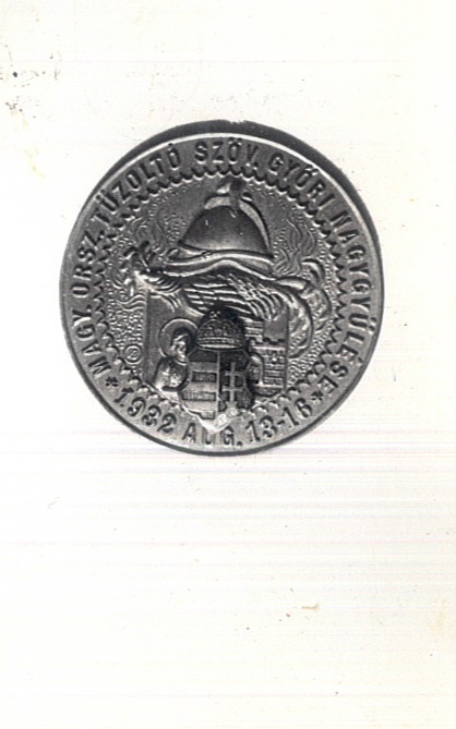 MOTSZ XXIV. Győri Nagygyűlésének jelvénye zománcozott rátett címerrel 1932. (Katasztrófavédelem Központi Múzeuma CC BY-NC-SA)
