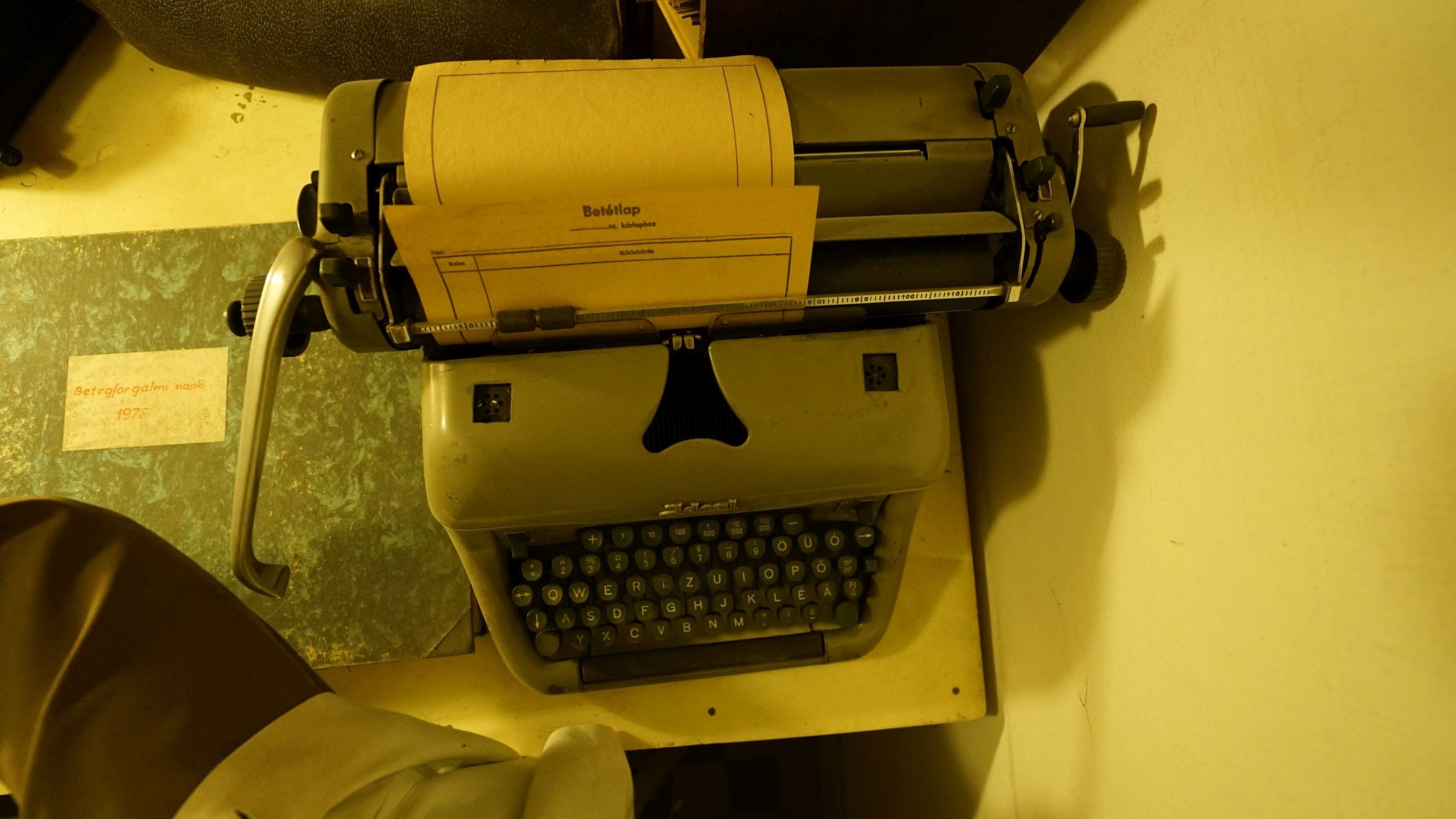 Ideál írógép (Sziklakórház Atombunker Múzeum CC BY-NC-SA)