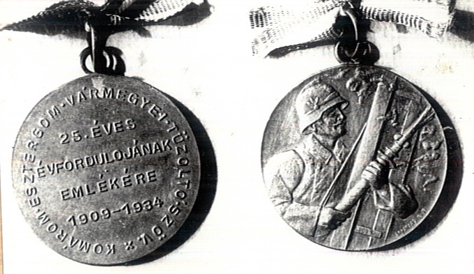 Komárom-Esztergom vármegyei Tűzoltó Szövetség 25 éves emlékérme 1934. (ezüst) (Katasztrófavédelem Központi Múzeuma CC BY-NC-SA)