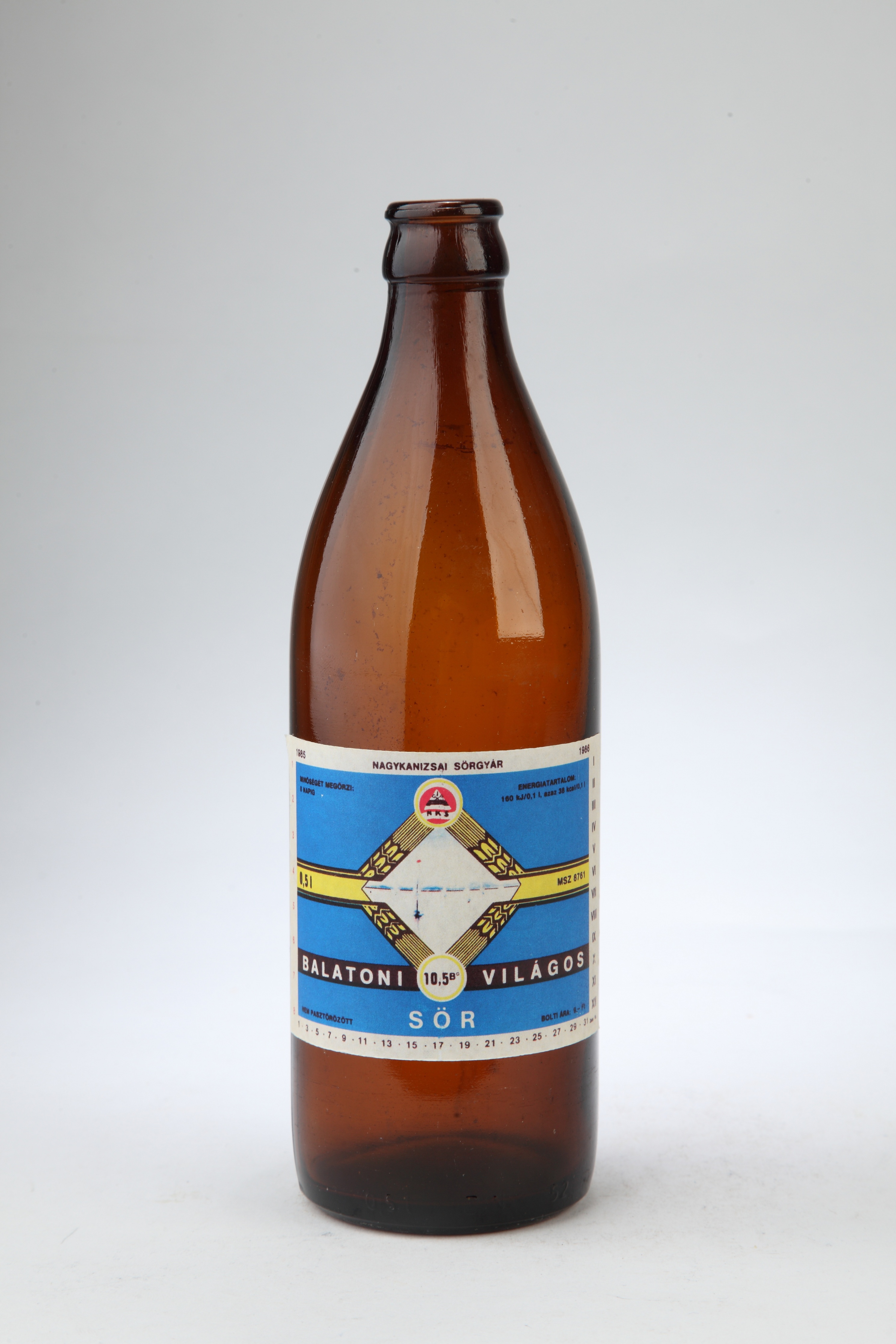 Balatoni világos sör üvege (Magyar Kereskedelmi és Vendéglátóipari Múzeum CC BY-NC-SA)