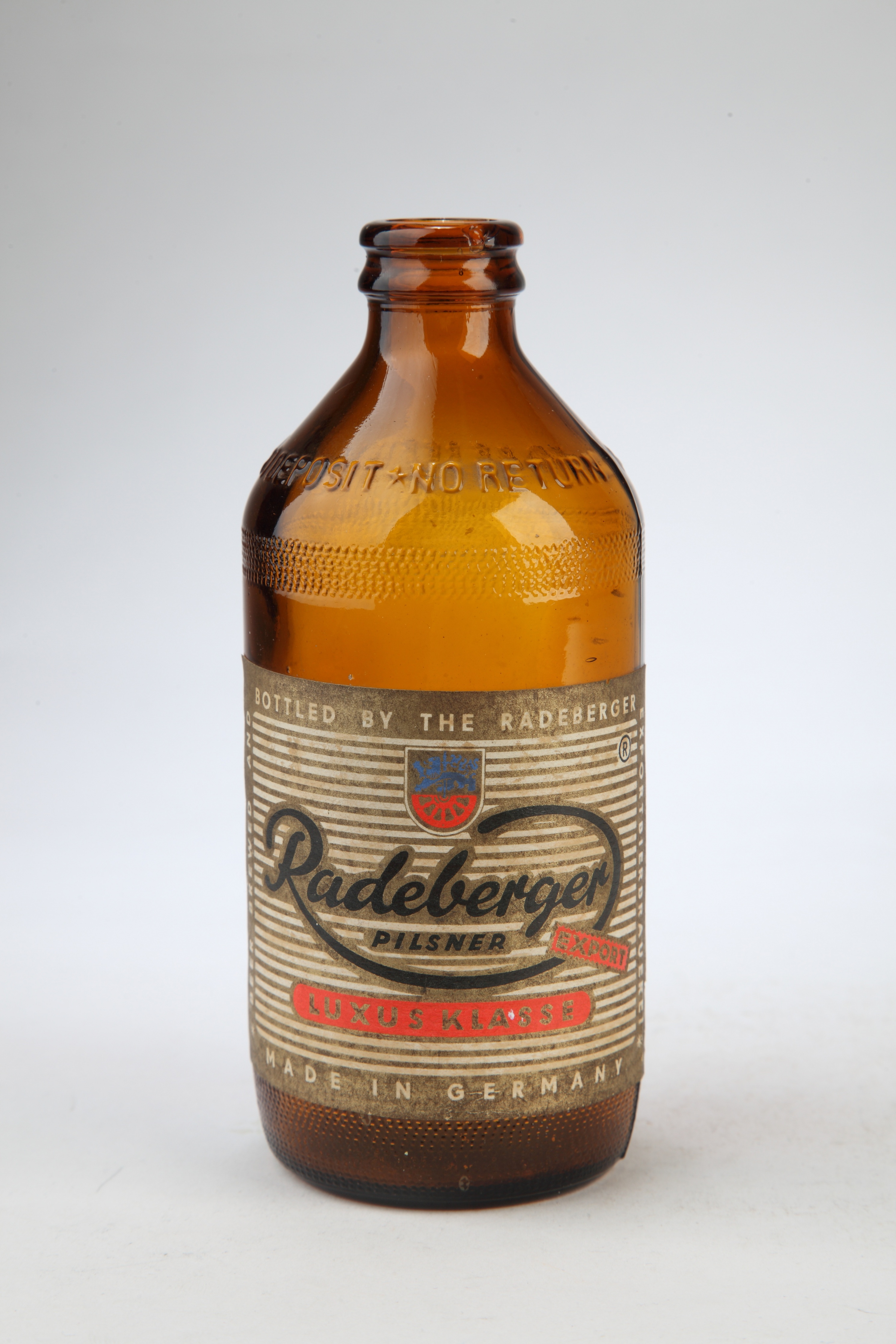 Radeberger sörösüveg (Magyar Kereskedelmi és Vendéglátóipari Múzeum CC BY-NC-SA)