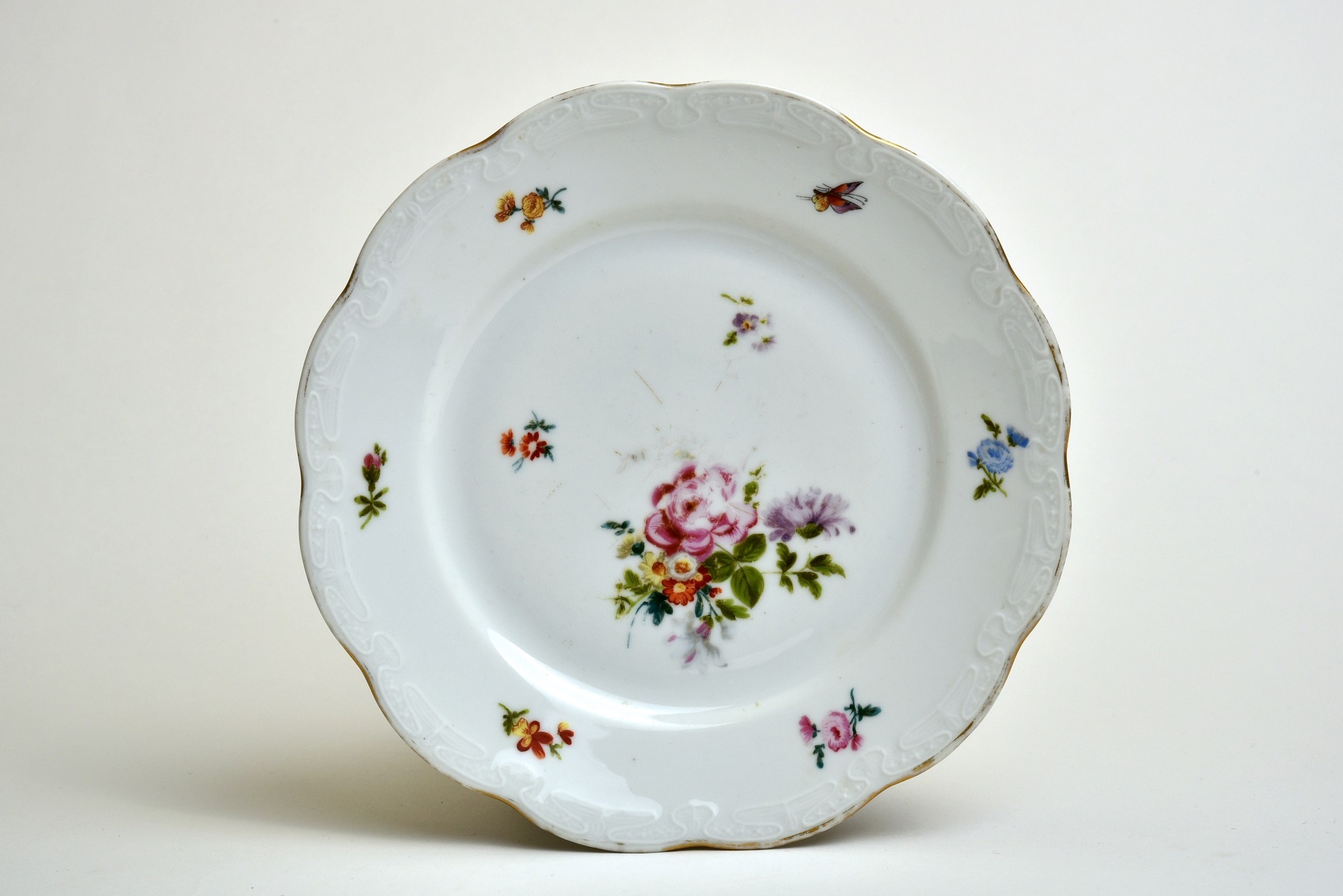 Porcelán desszertes tányér, Hüttl Tivadar Porcelángyára (Óbudai Múzeum CC BY-NC-SA)