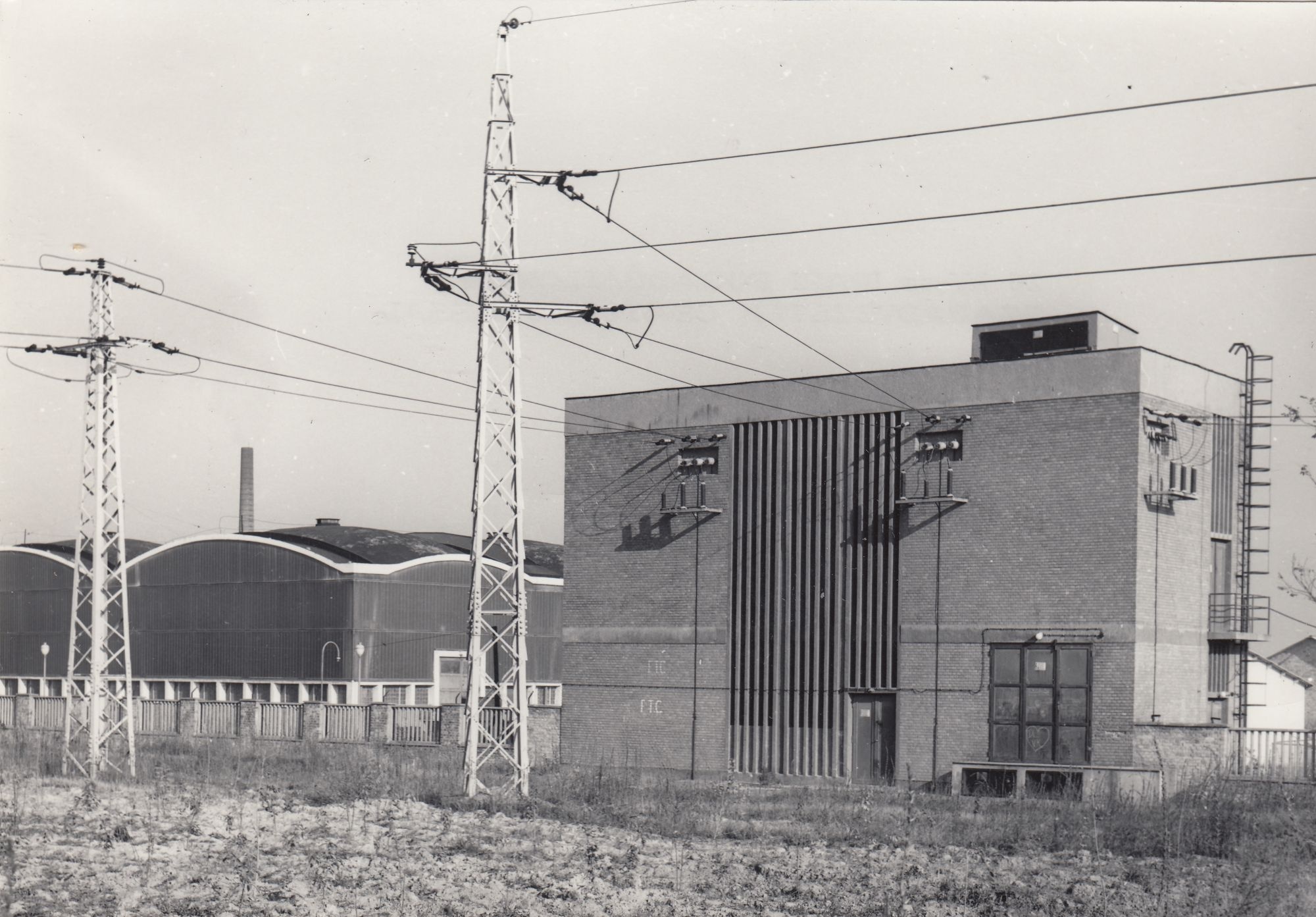 Fekete-fehér fénykép, 20 kv-os Ipari Fogadóállomás (Angyalföldi Helytörténeti Gyűjtemény CC BY-NC-SA)