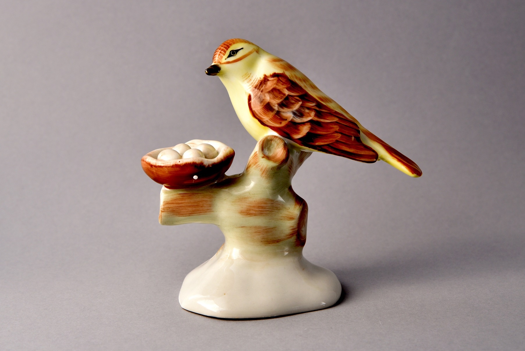 Porcelán madár fészekkel, Aquincum Porcelángyár (Óbudai Múzeum CC BY-NC-SA)