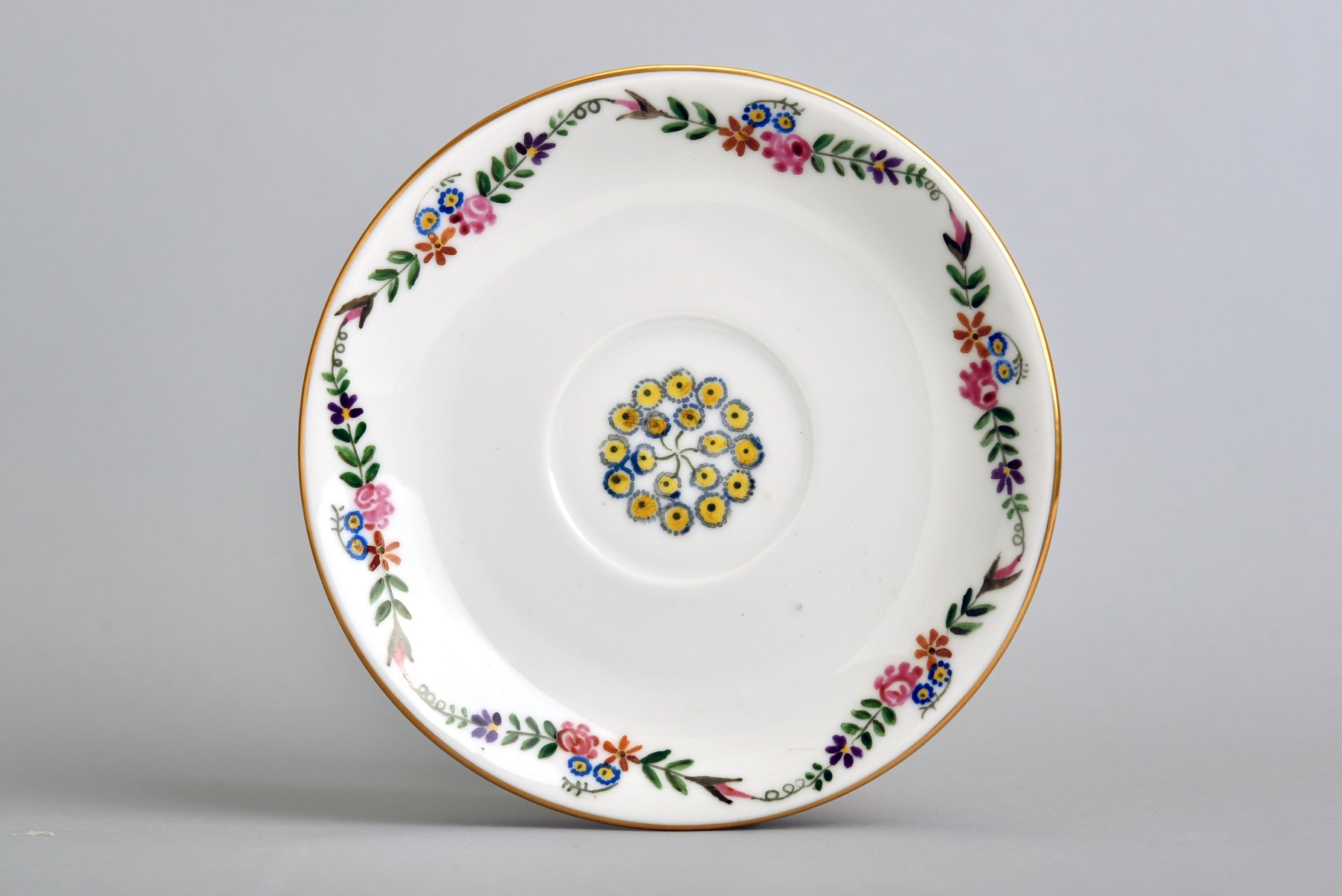 Porcelán kistányér, virágfüzéres, 3 db, Hüttl Tivadar Porcelángyár (Óbudai Múzeum CC BY-NC-SA)